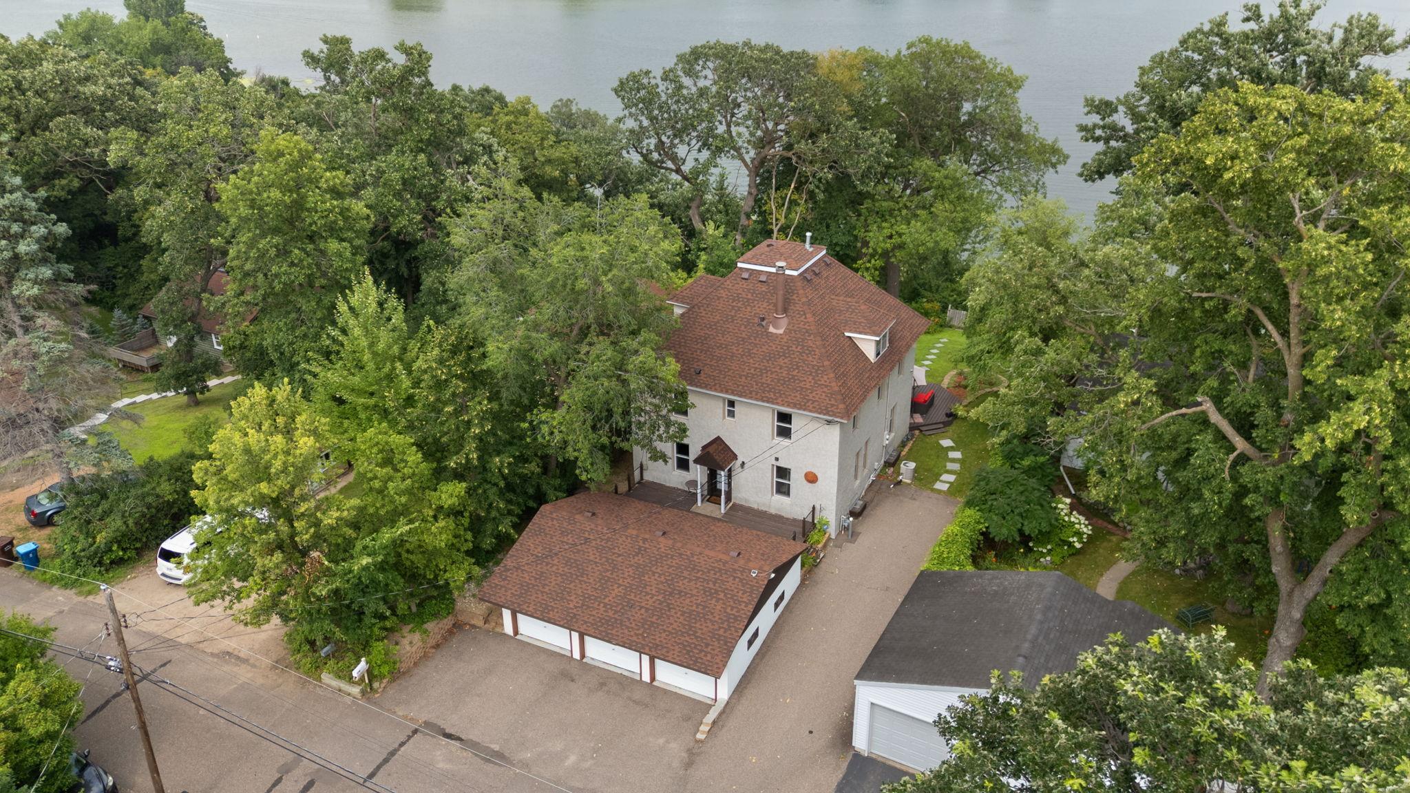 1701 W Medicine Lake Drive