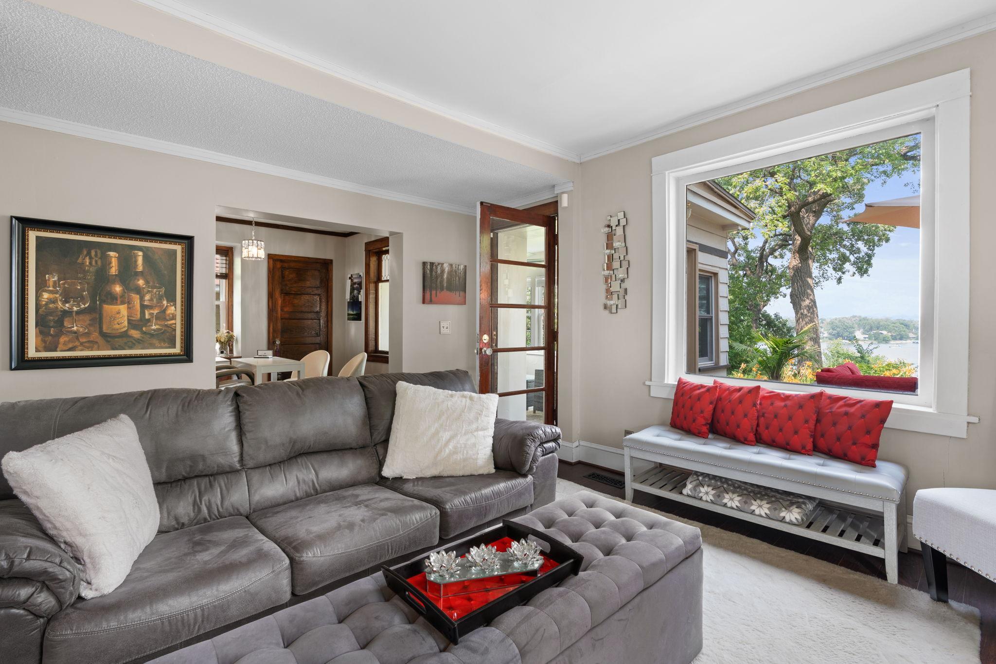 1701 W Medicine Lake Drive