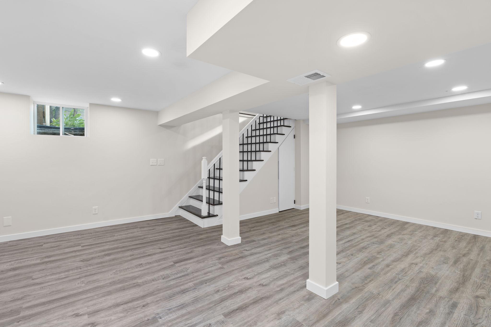 8433 E River Road NW