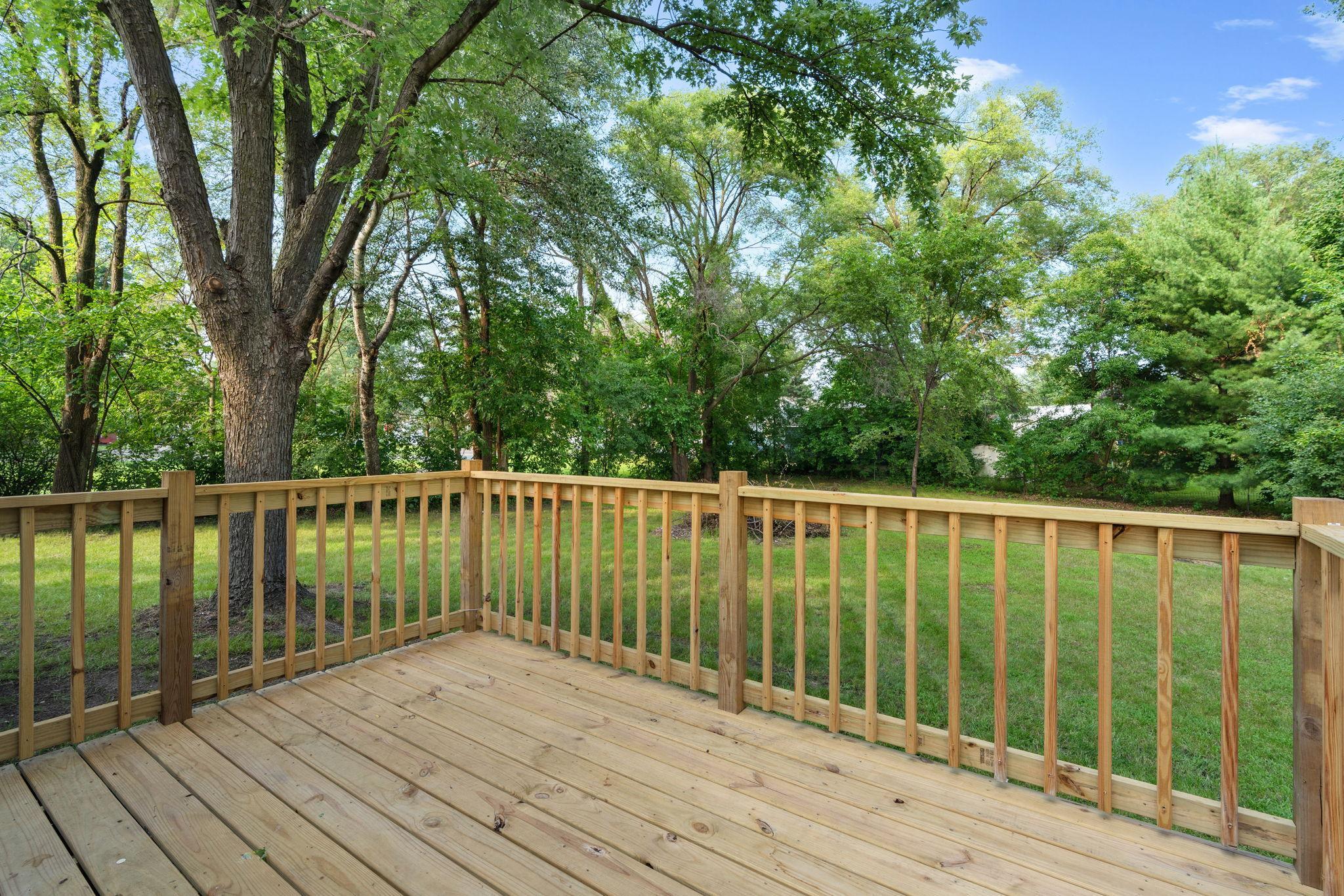 8433 E River Road NW