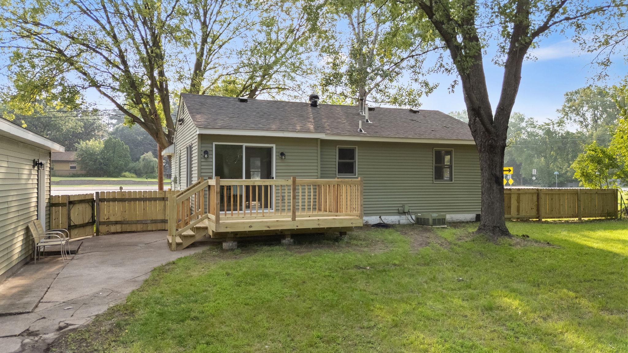 8433 E River Road NW