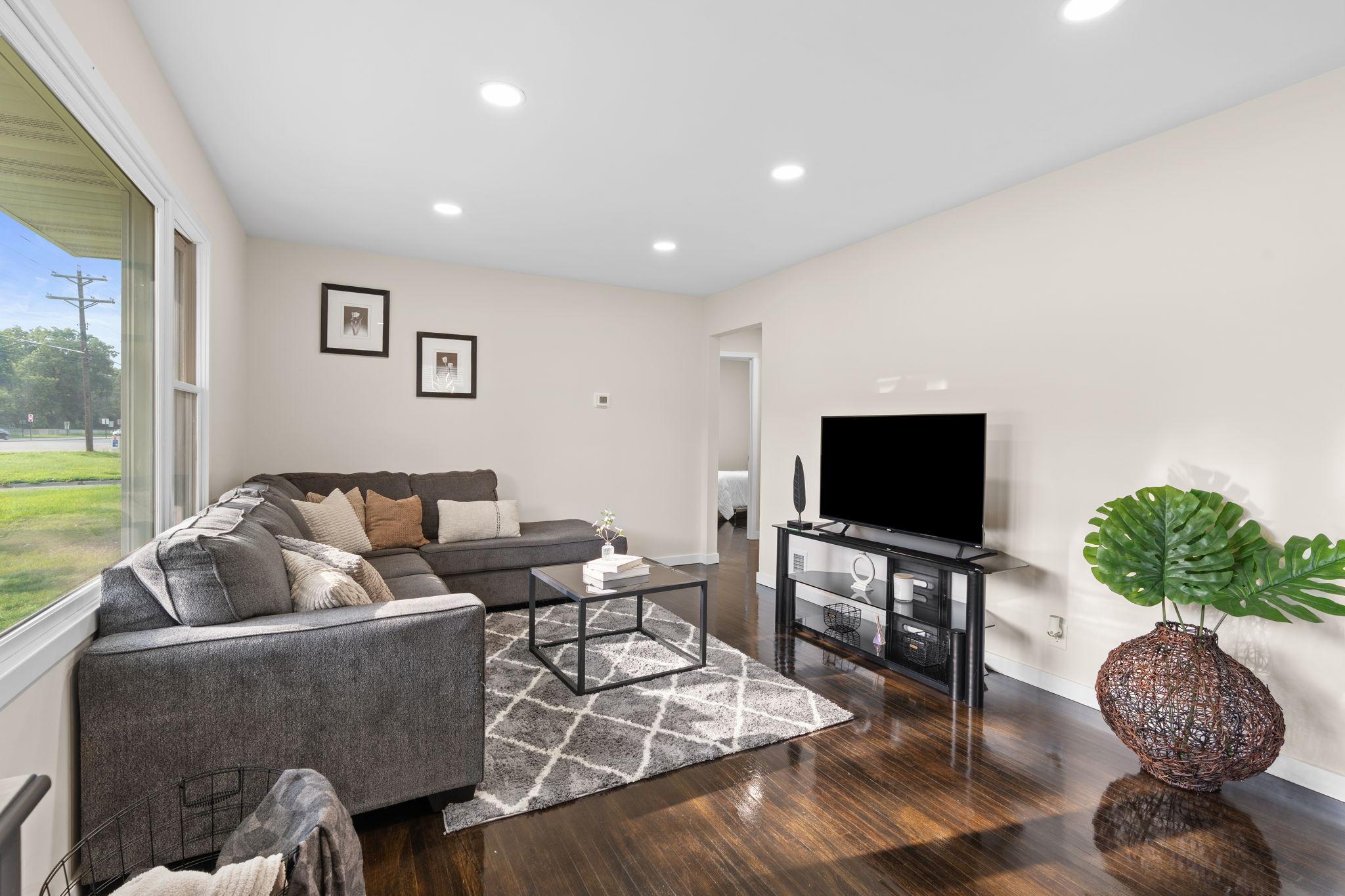 8433 E River Road NW