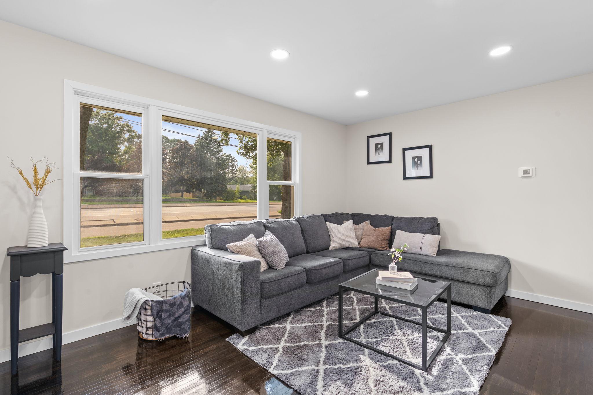 8433 E River Road NW