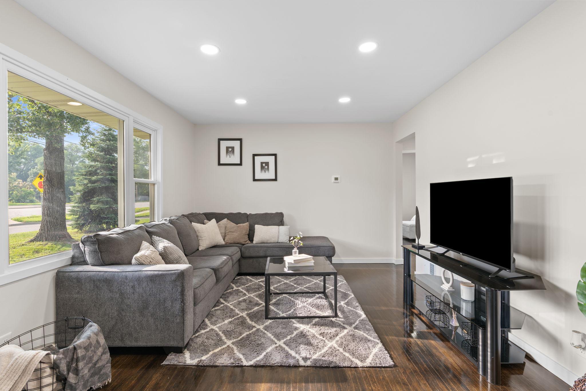 8433 E River Road NW