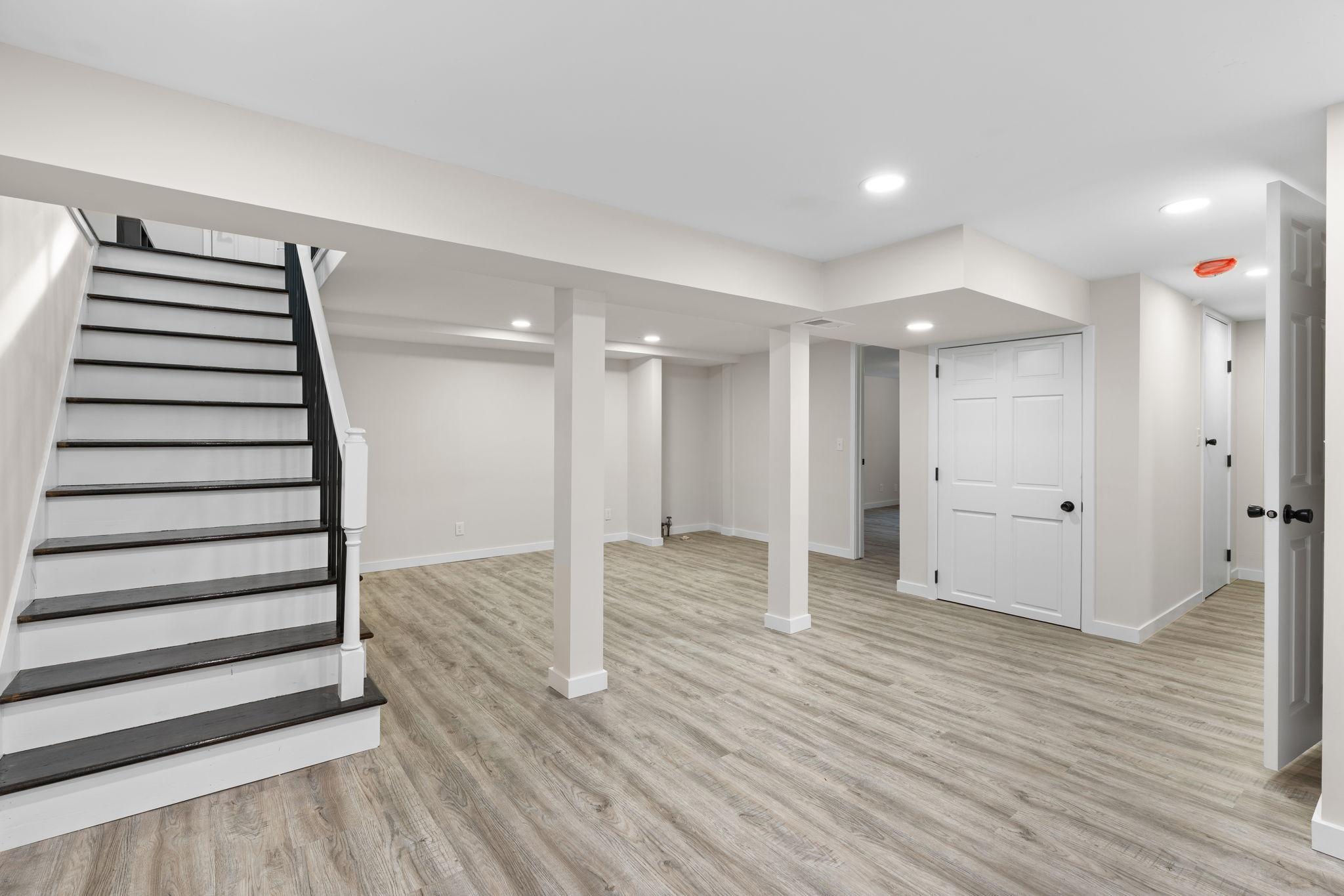 8433 E River Road NW