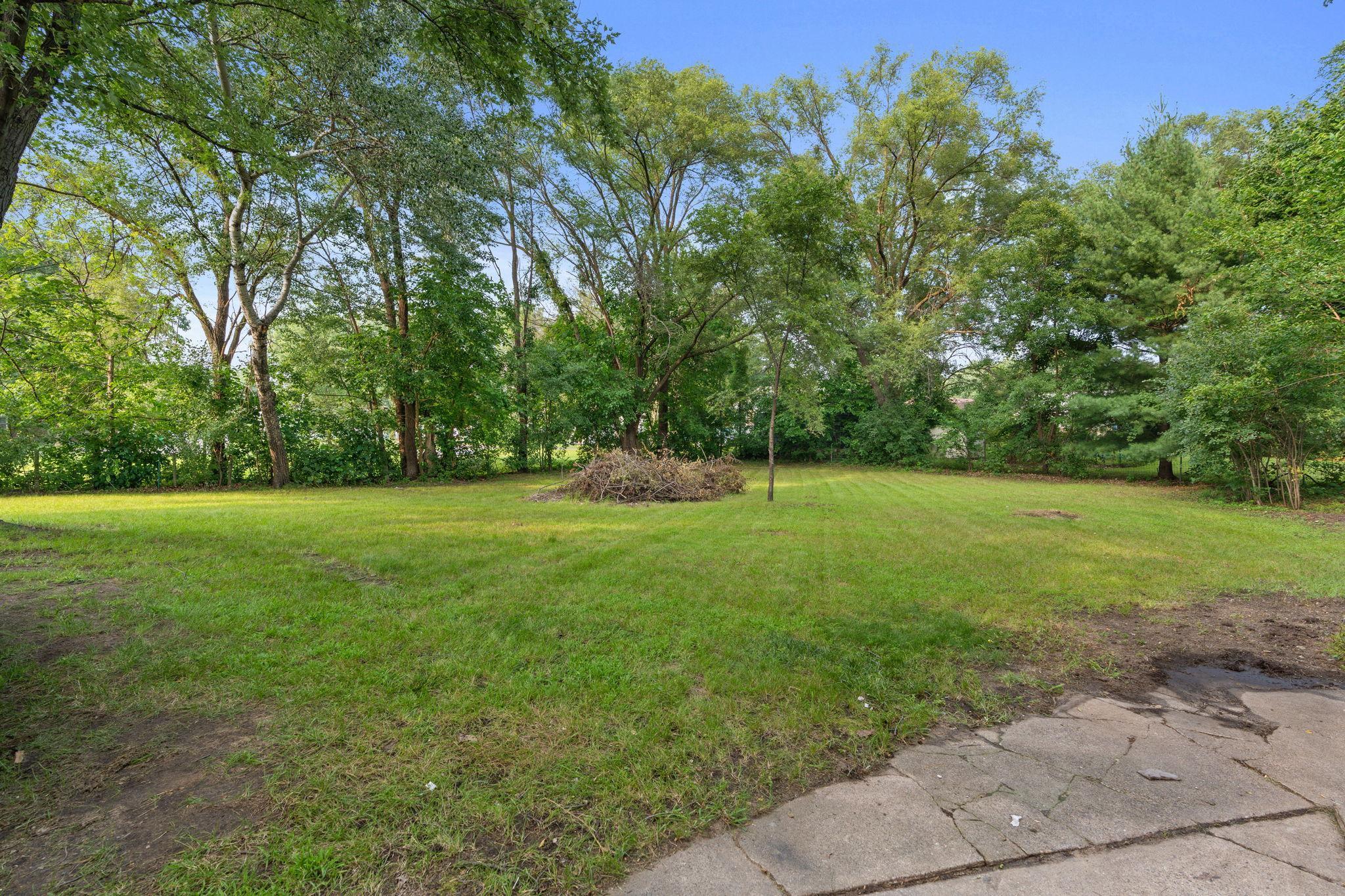 8433 E River Road NW