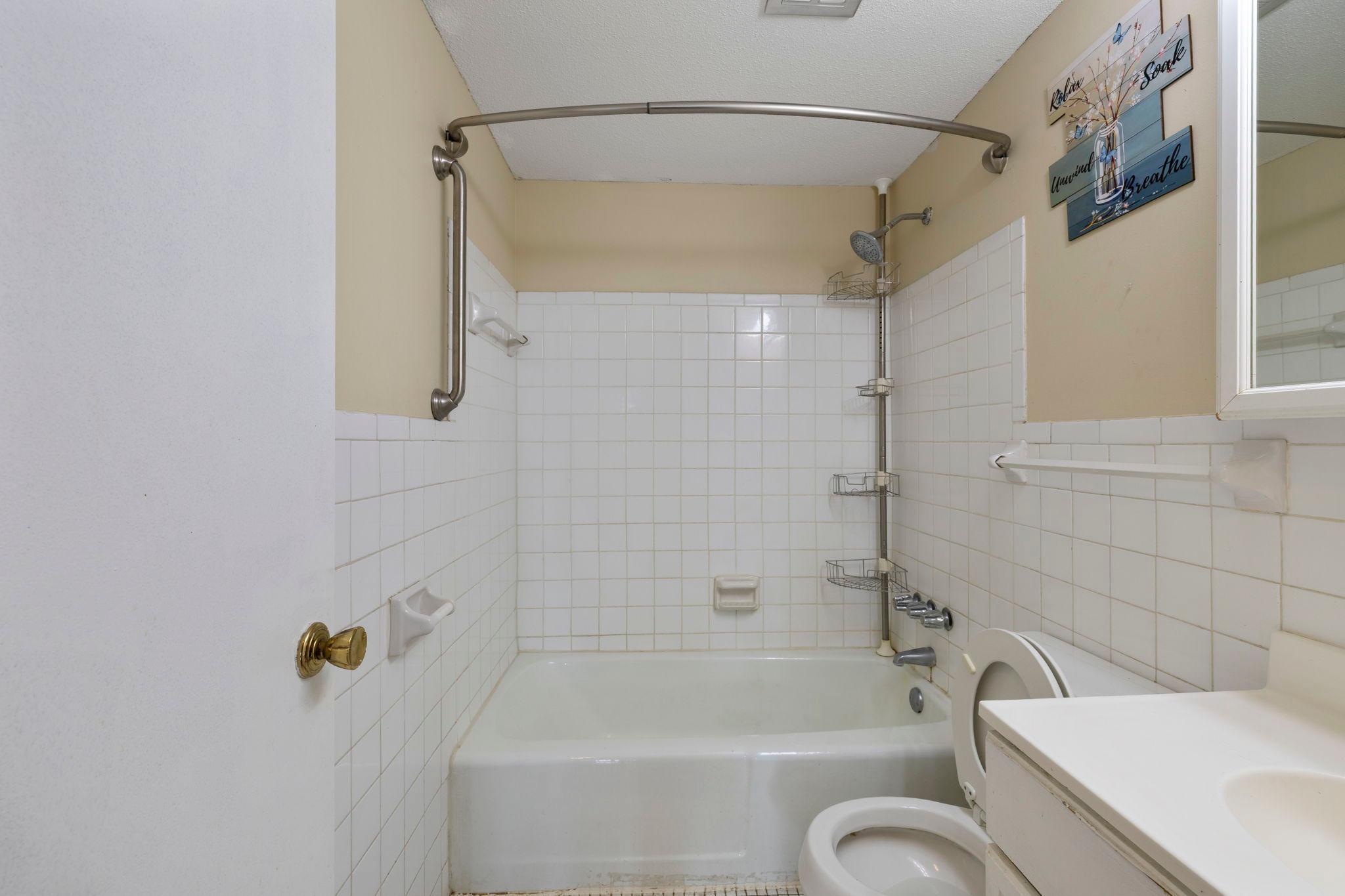 329 Geneva Avenue N Unit: 411