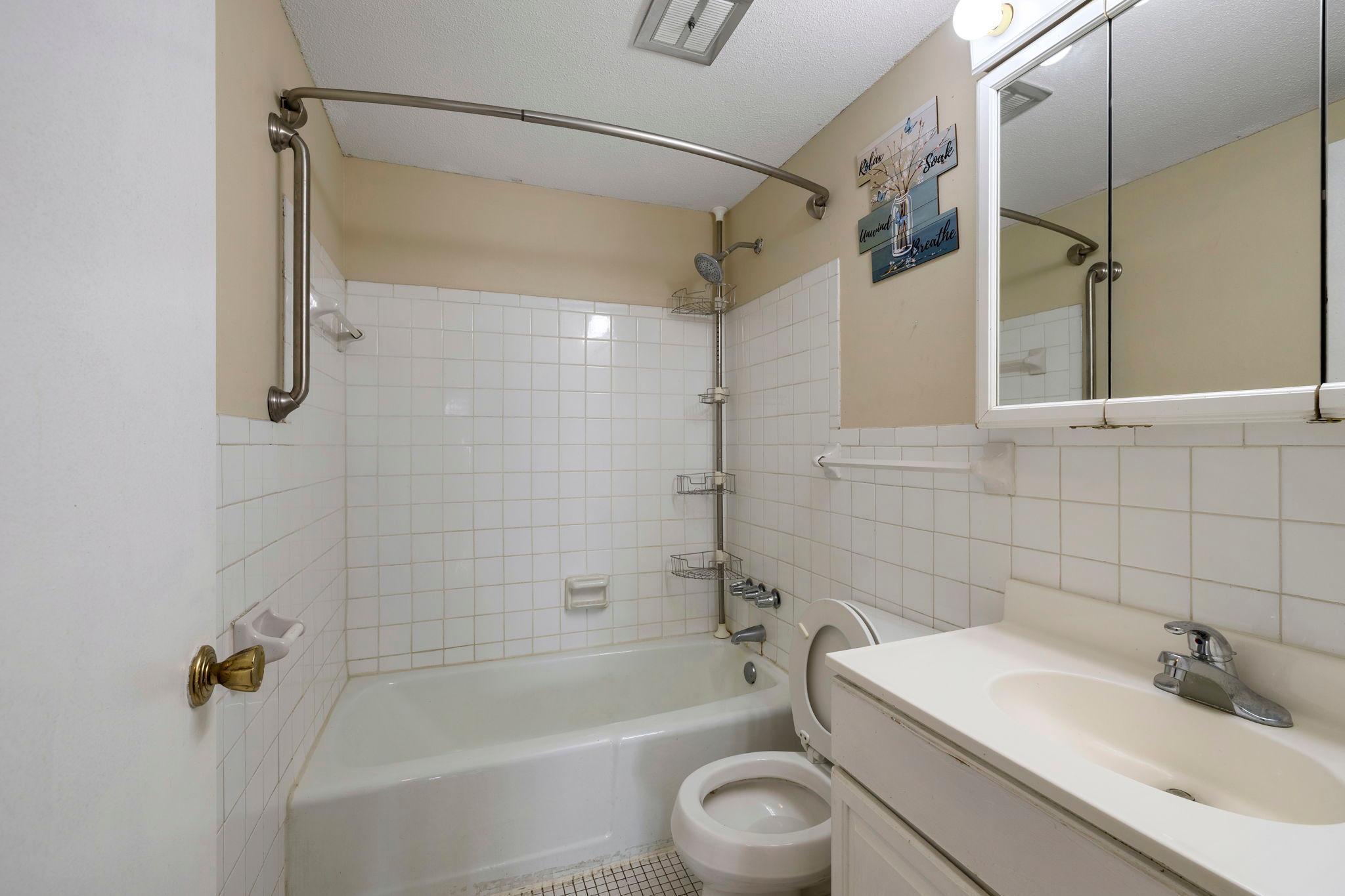 329 Geneva Avenue N Unit: 411