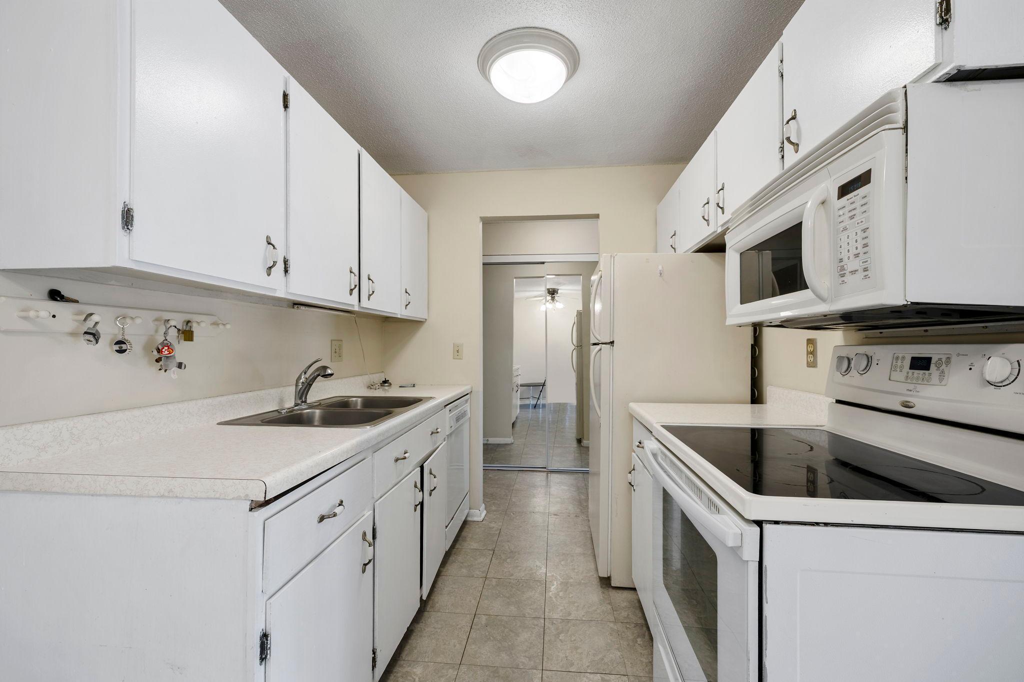 329 Geneva Avenue N Unit: 411