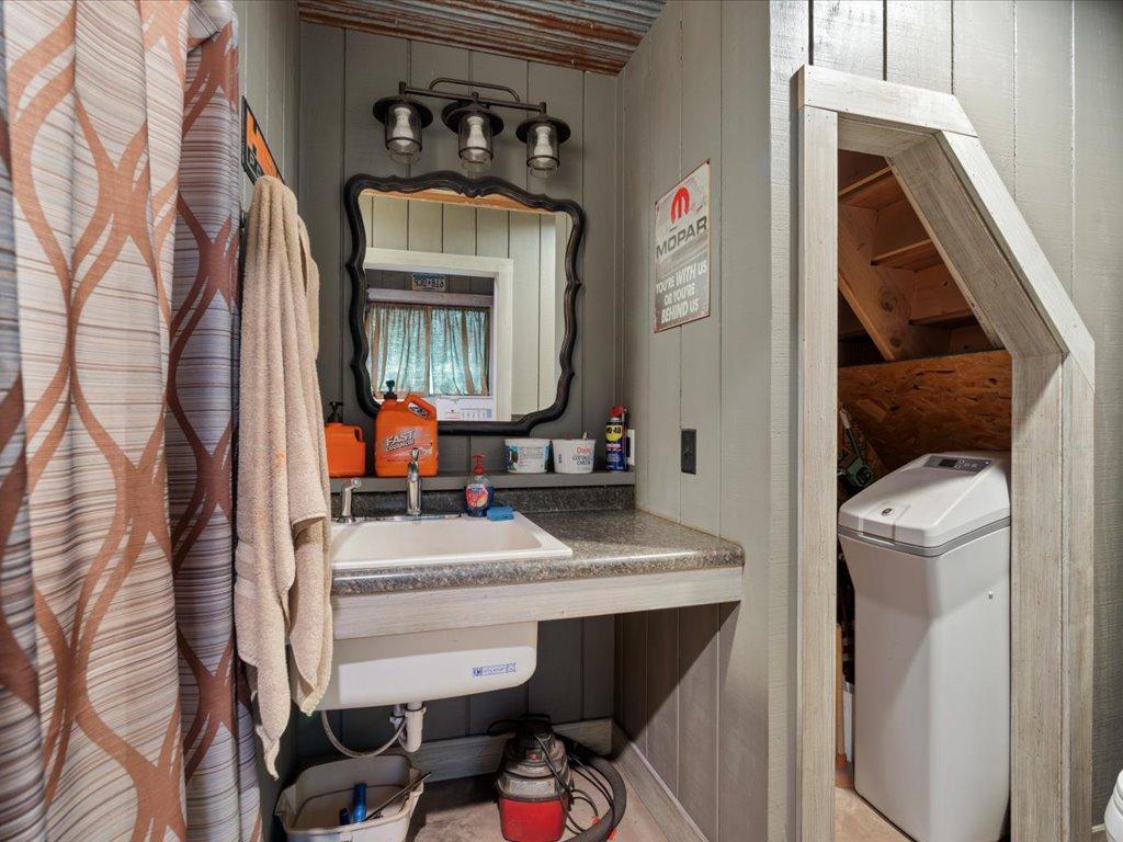 3885 Branch Trail