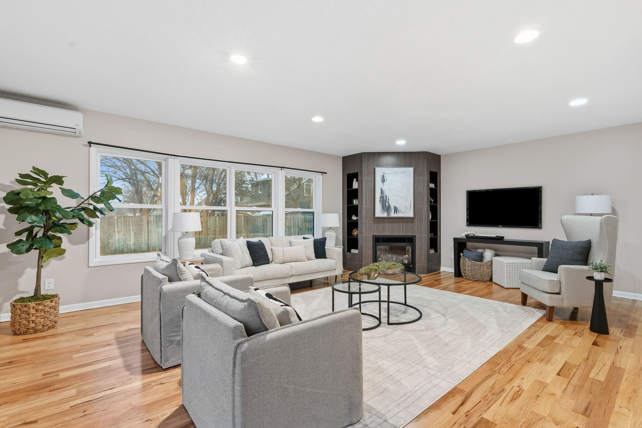 5818 Emerson Avenue N