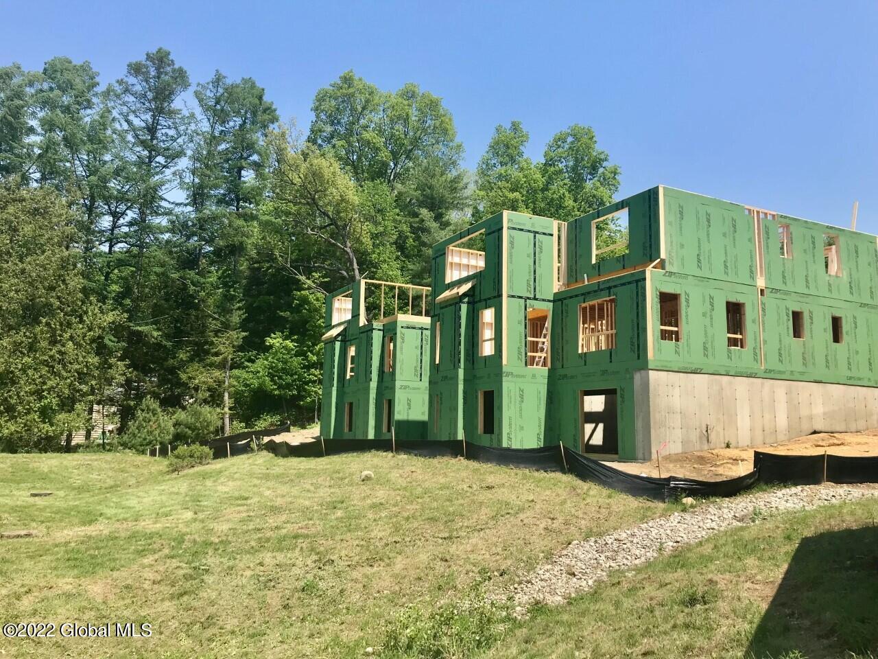 9 Hill Crest Lane, # B