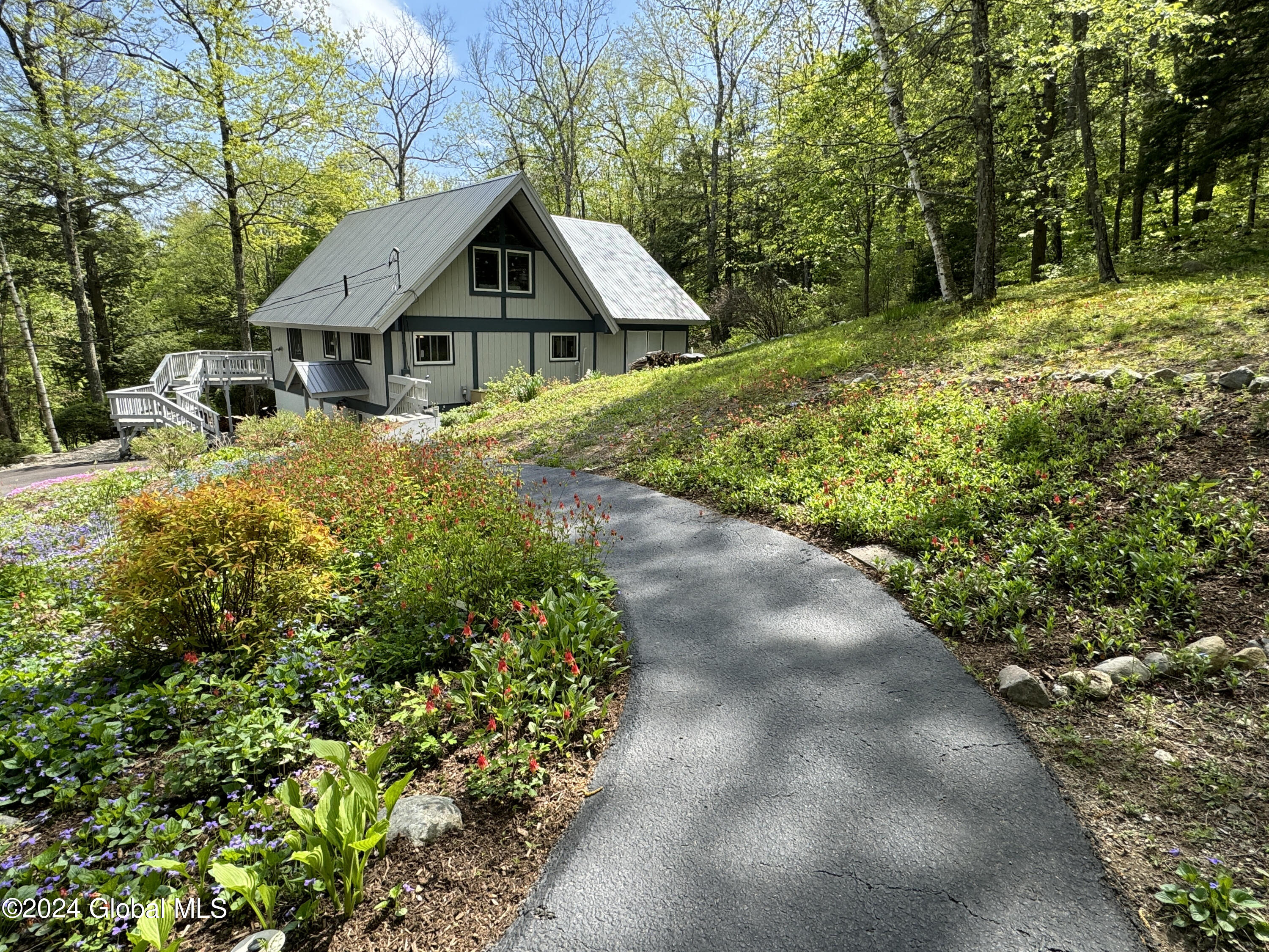 609 Diamond Point Road