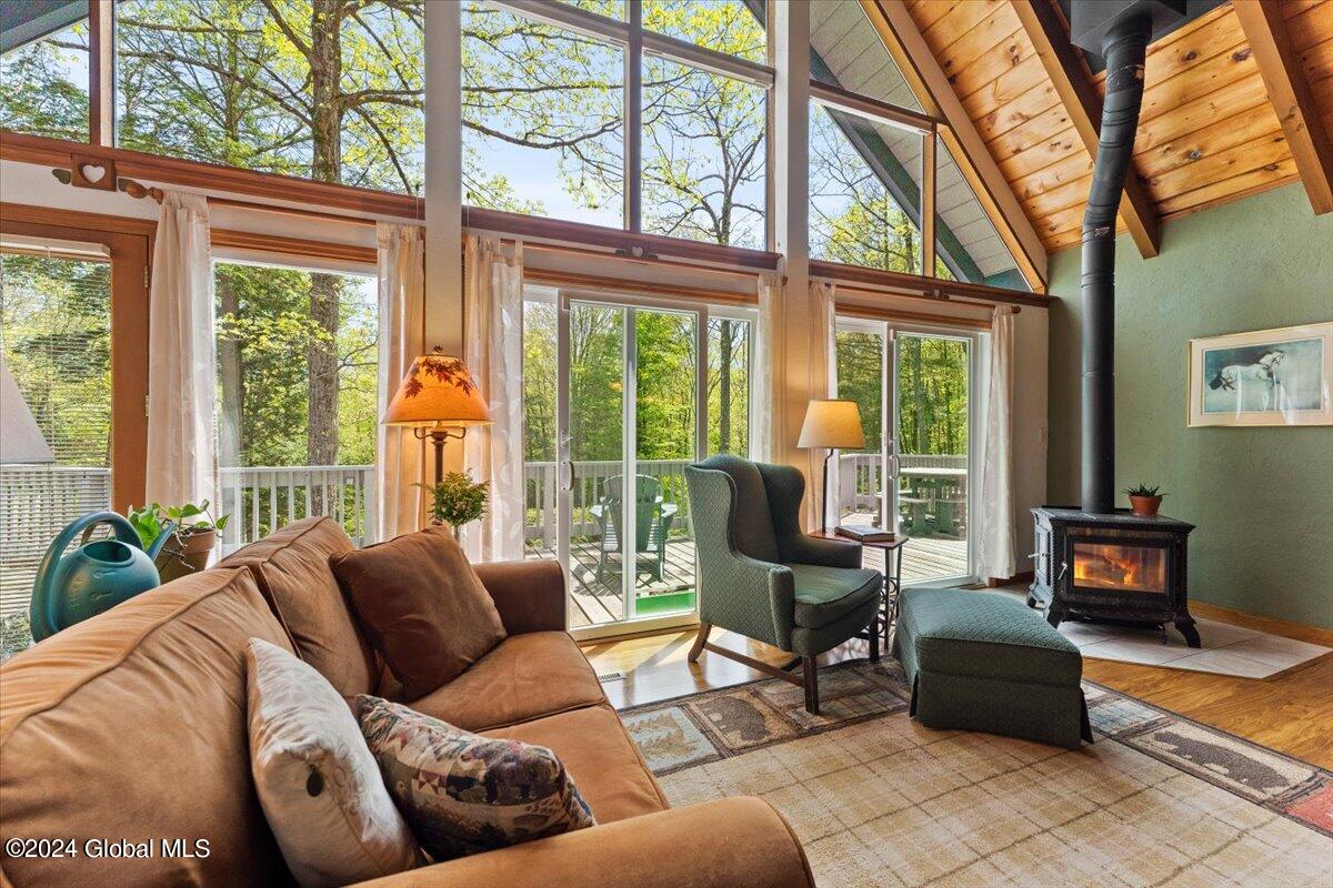 609 Diamond Point Road