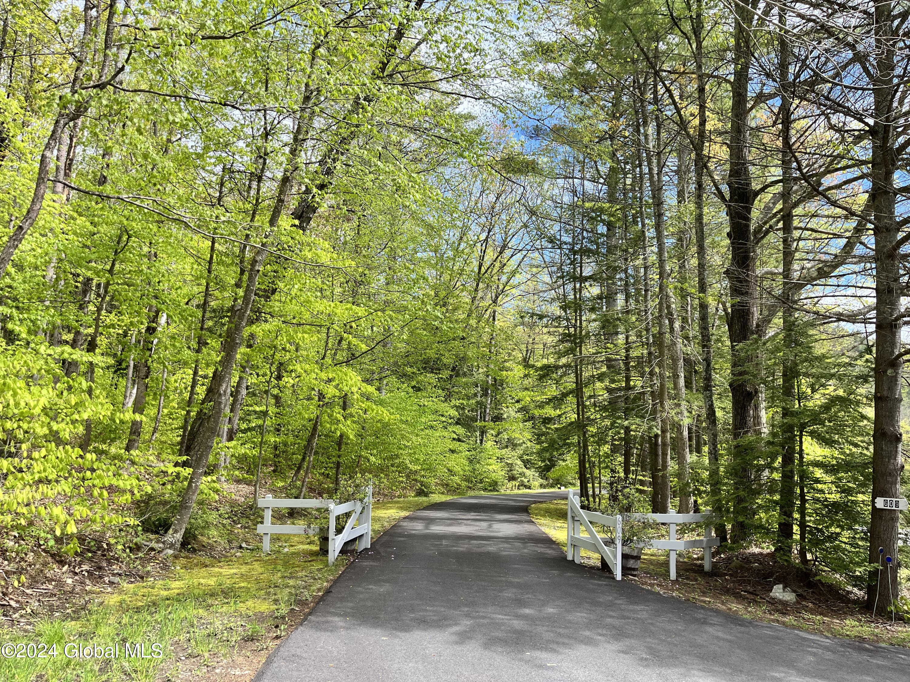 609 Diamond Point Road