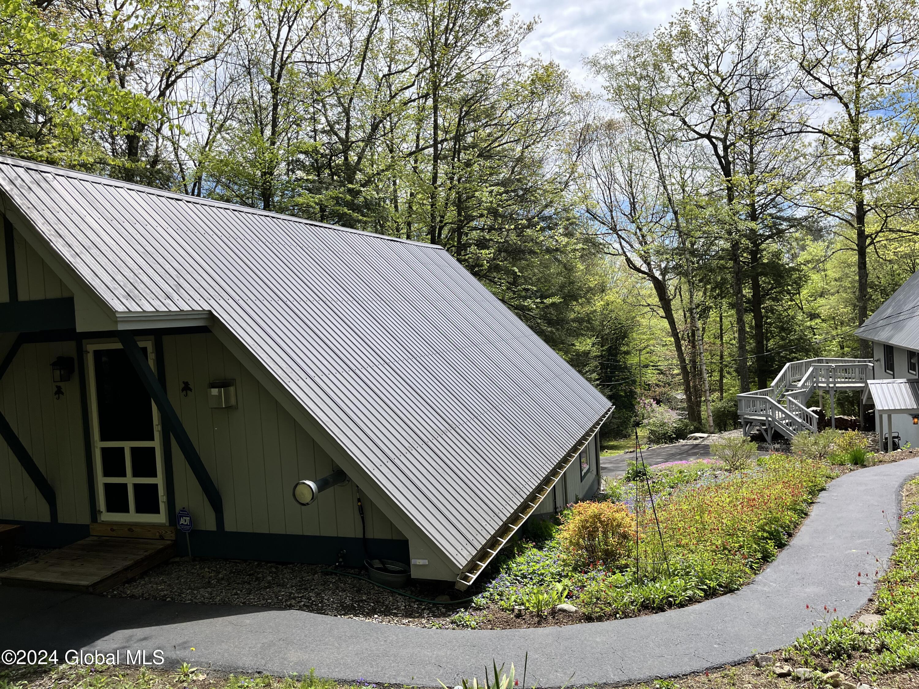 609 Diamond Point Road