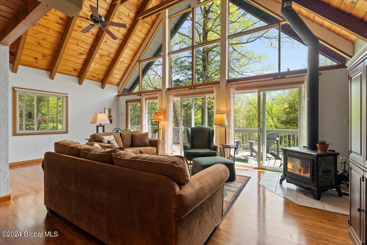 609 Diamond Point Road