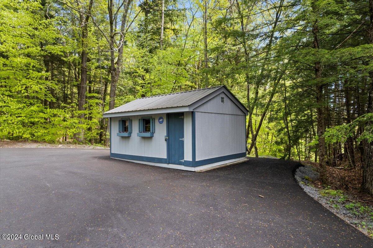 609 Diamond Point Road