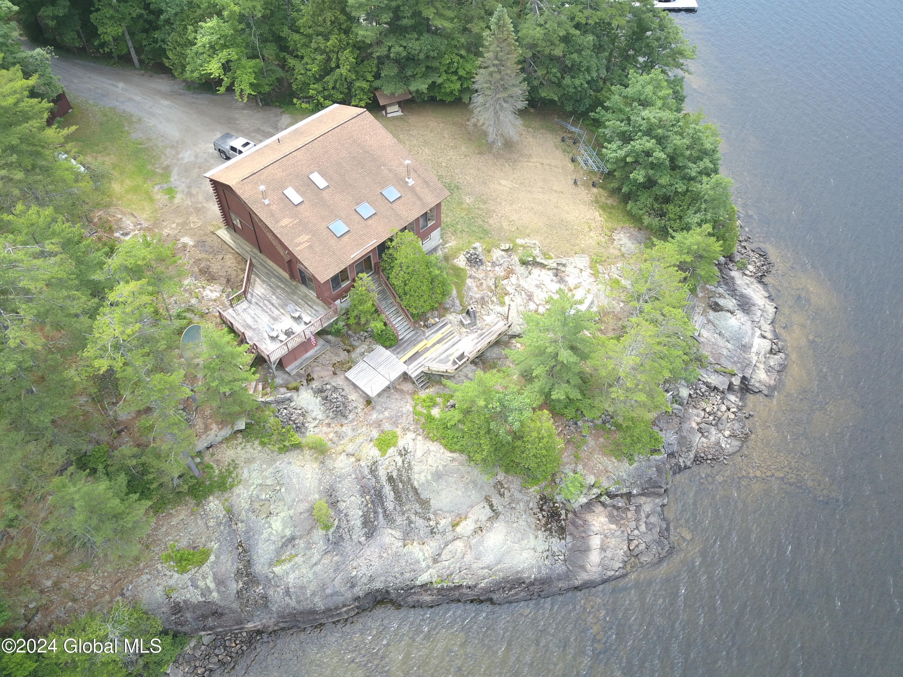 59 Loomis Lane