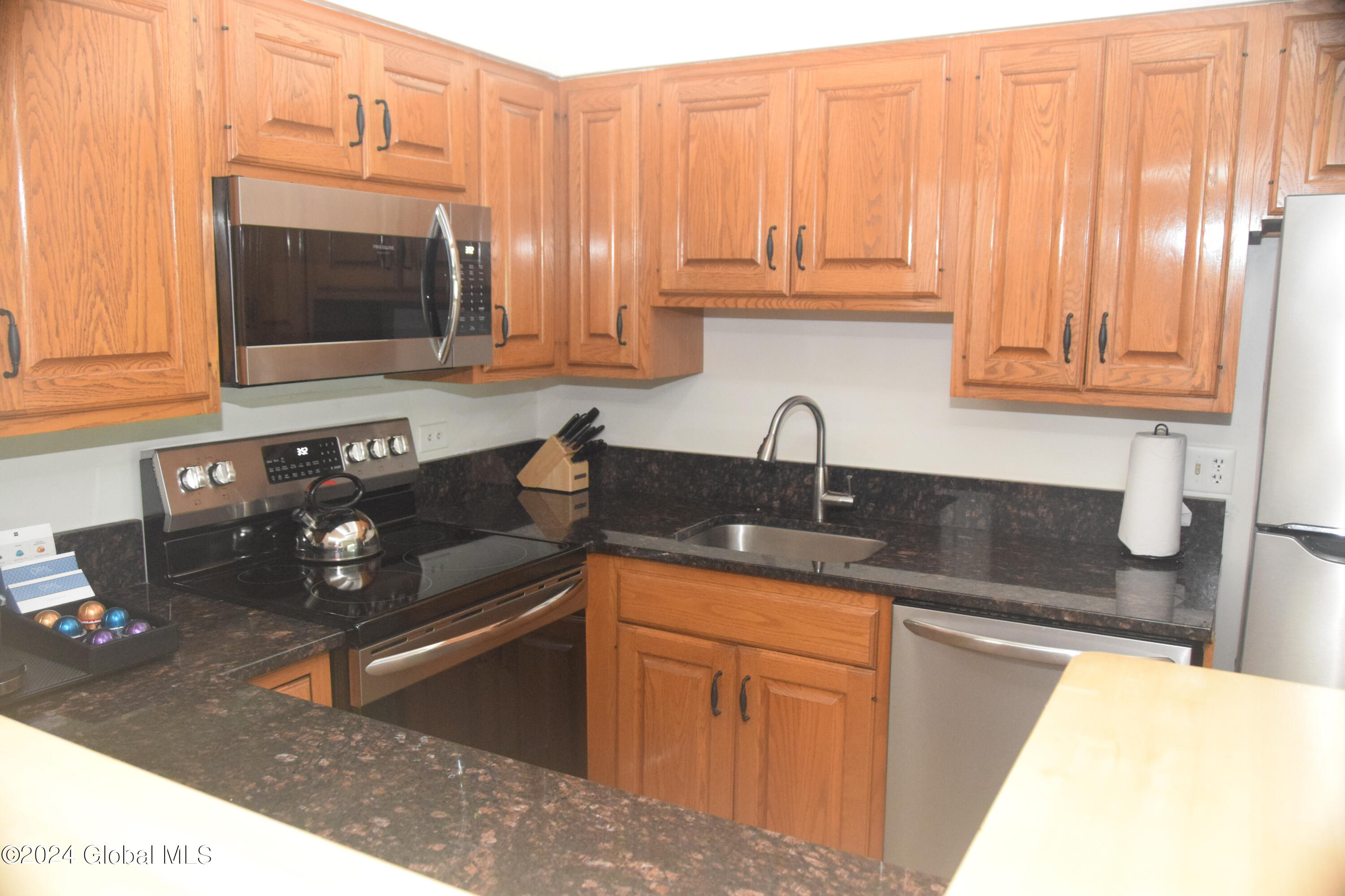 110 Sagamore Road, 5B6