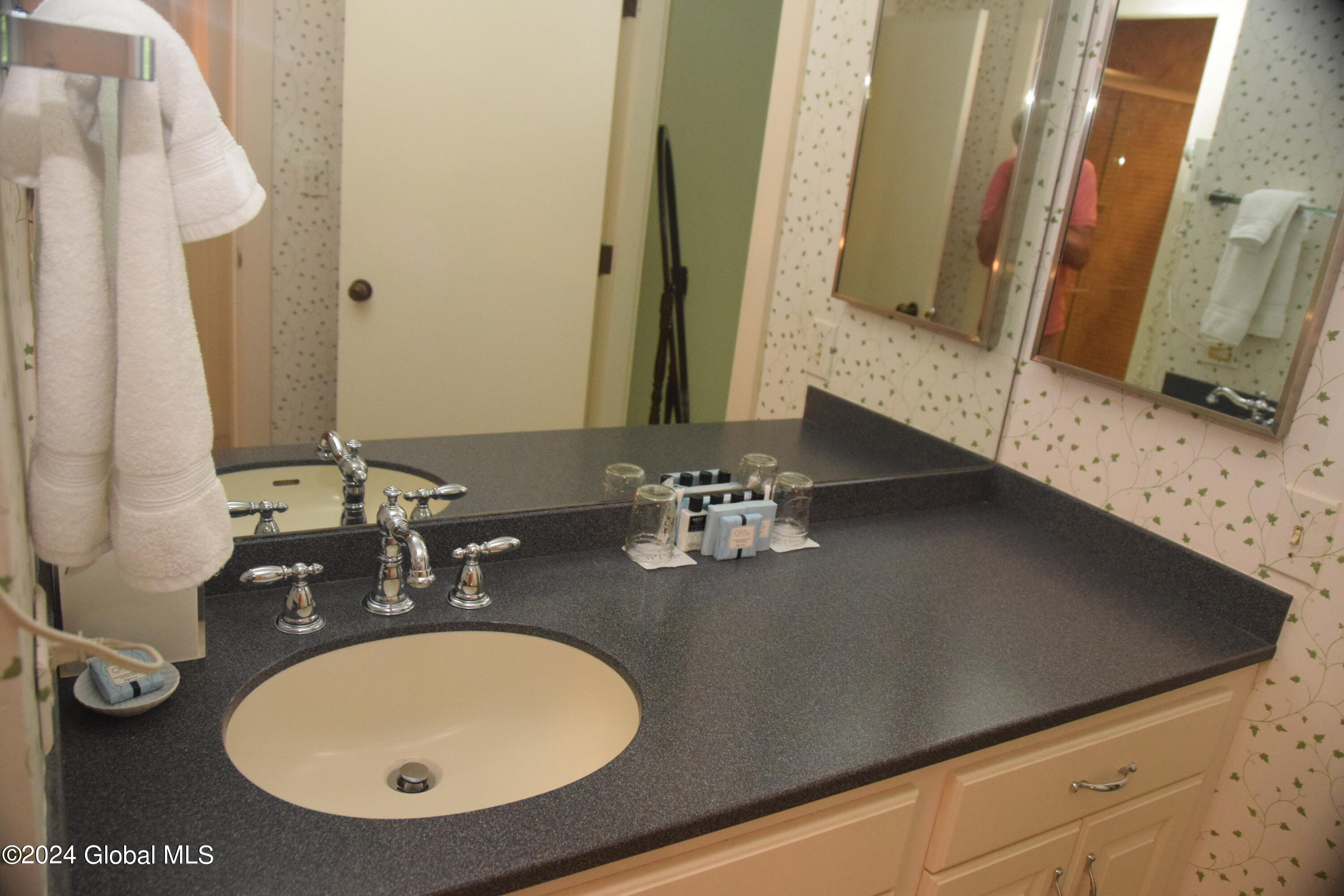 110 Sagamore Road, 5B6