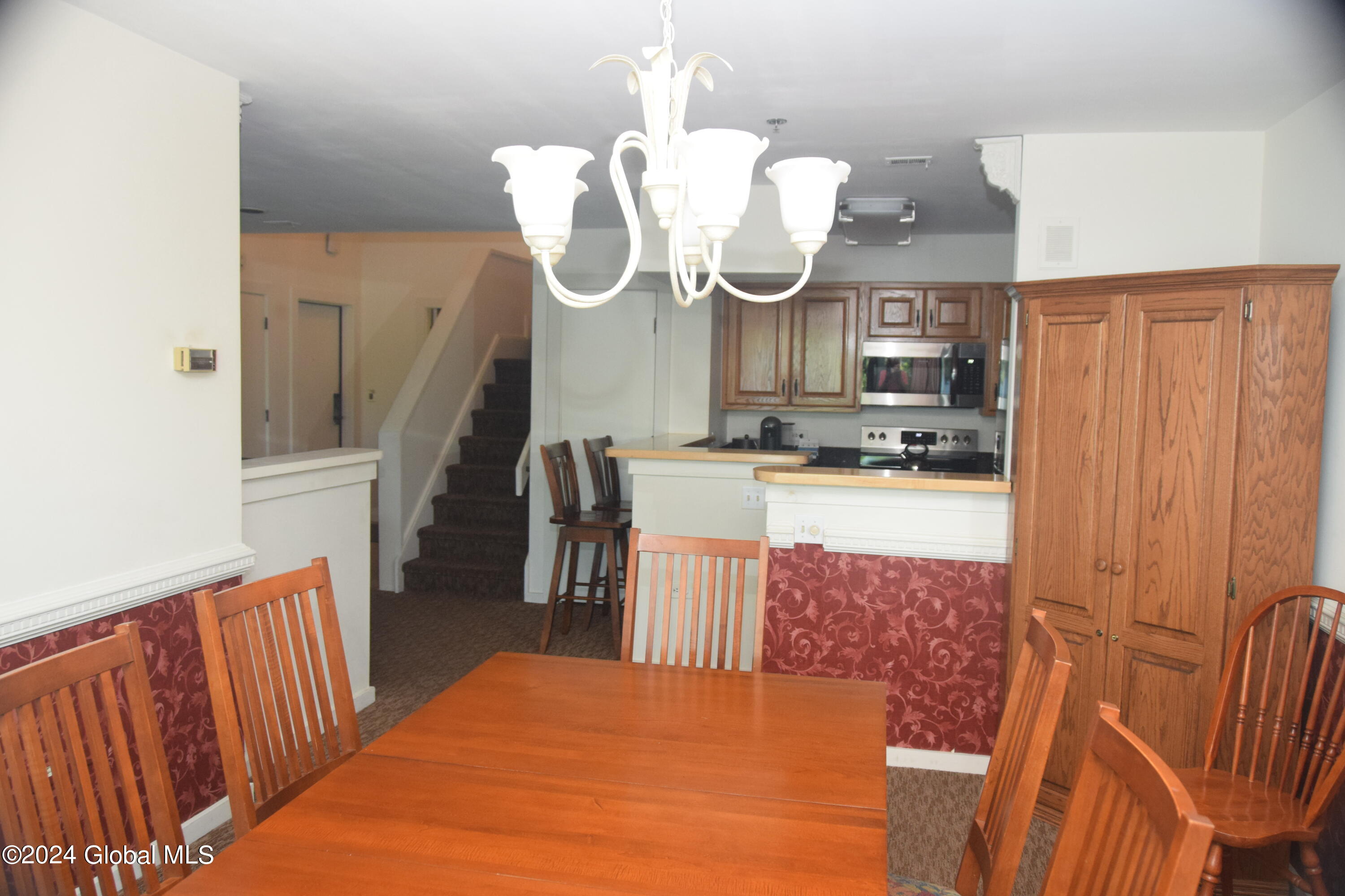 110 Sagamore Road, 5B6
