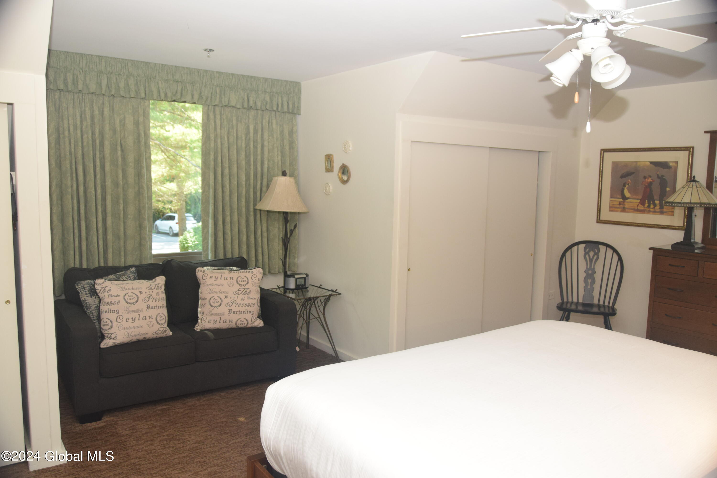 110 Sagamore Road, 5B6