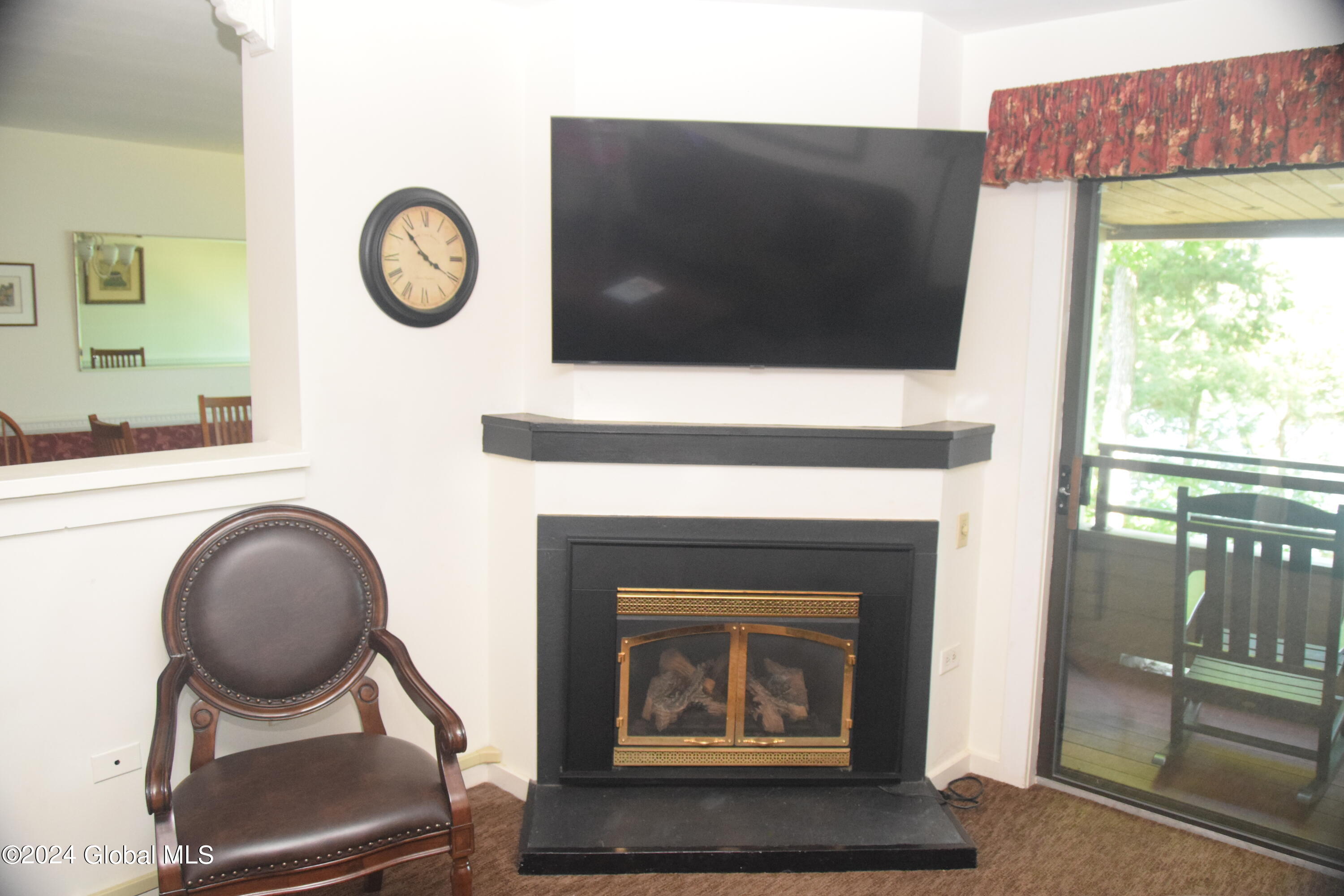 110 Sagamore Road, 5B6