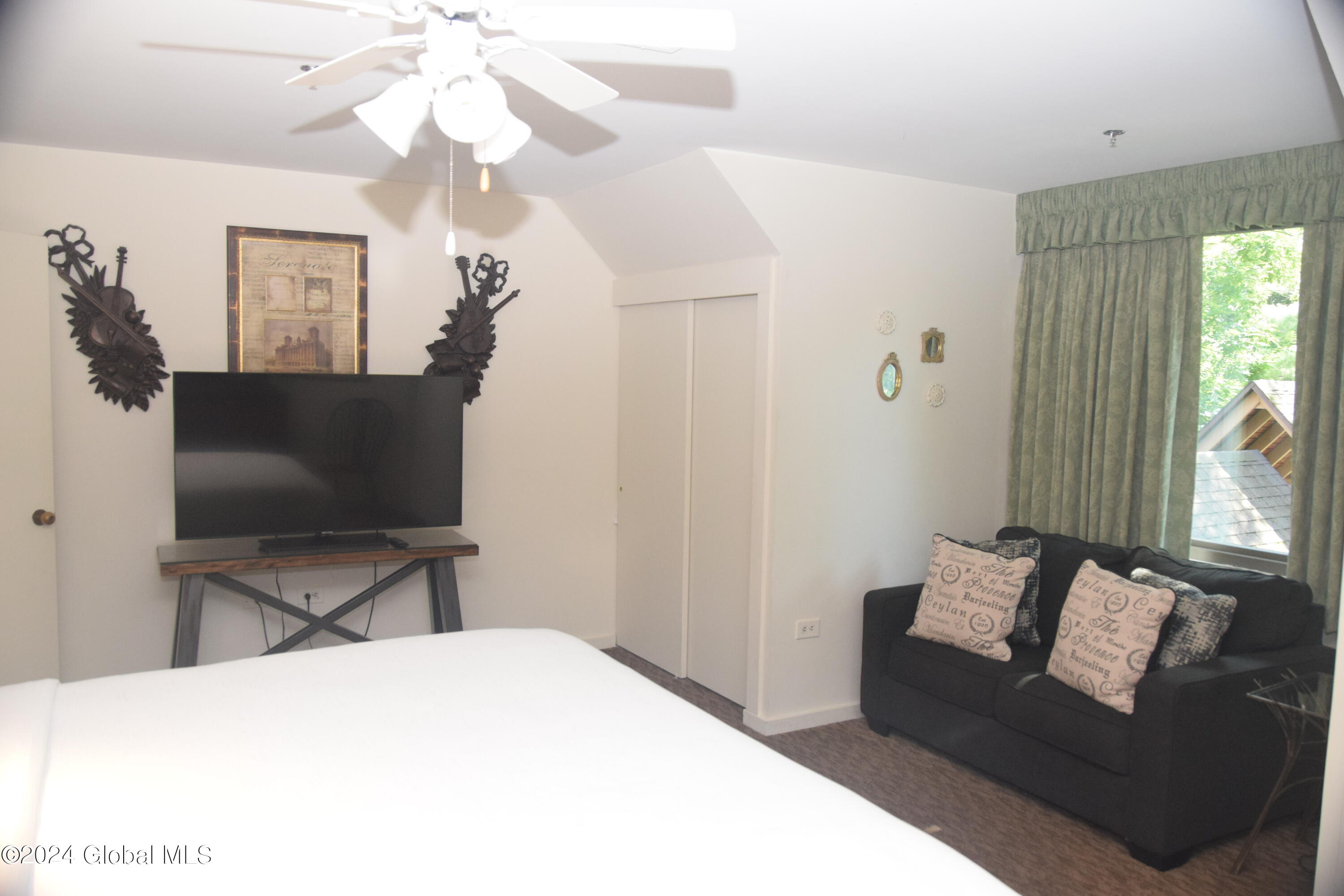 110 Sagamore Road, 5B6