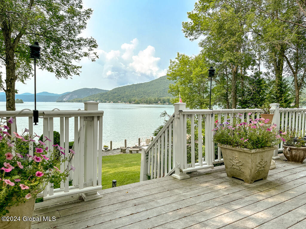 17 Mossy Point Road