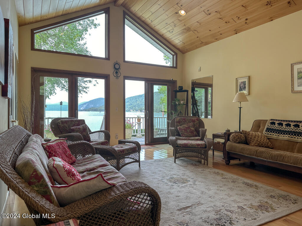 17 Mossy Point Road
