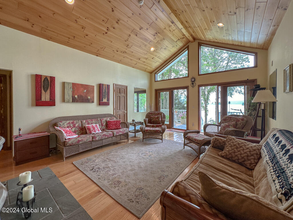 17 Mossy Point Road