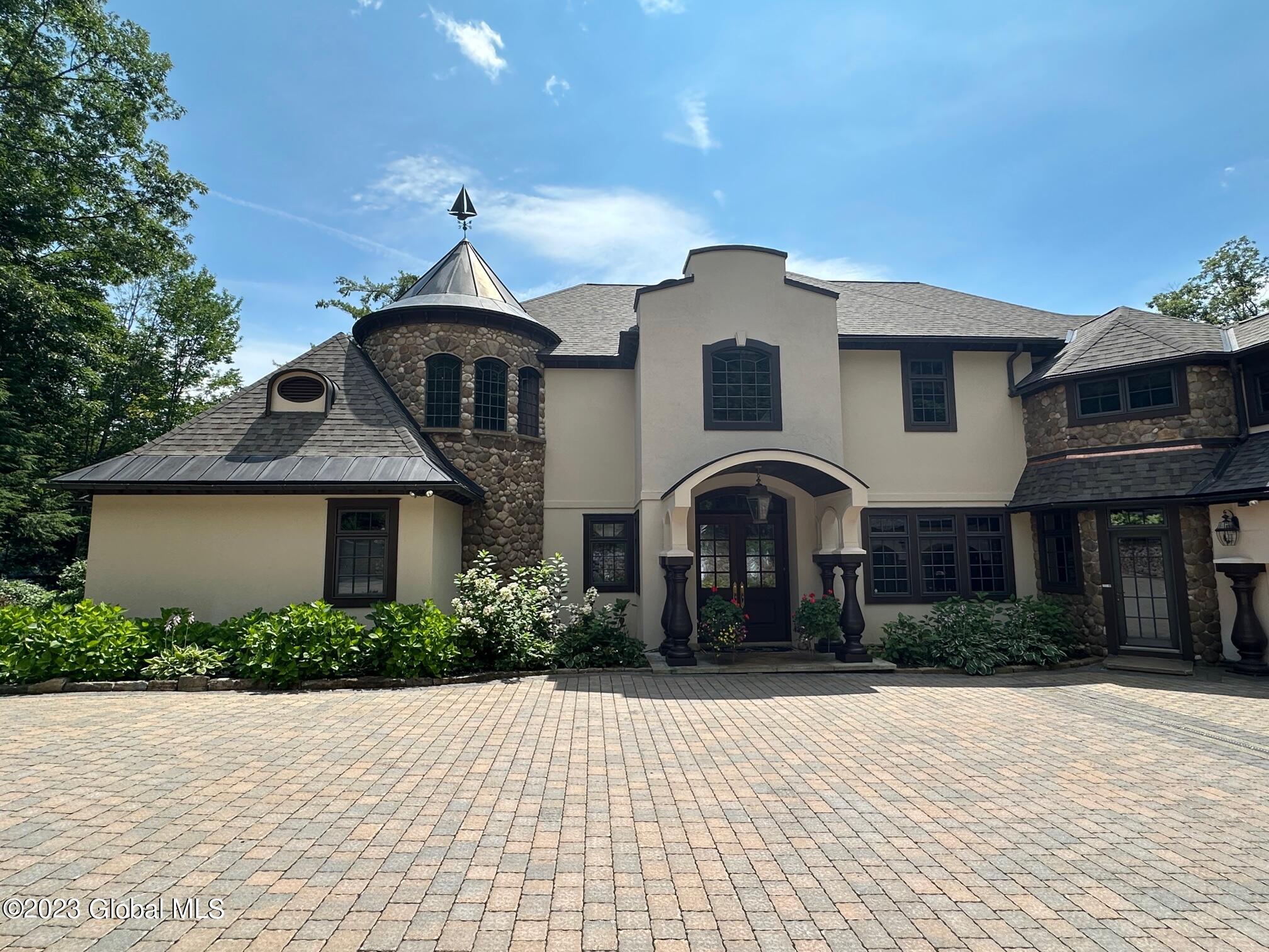 5952 Lake Shore Drive
