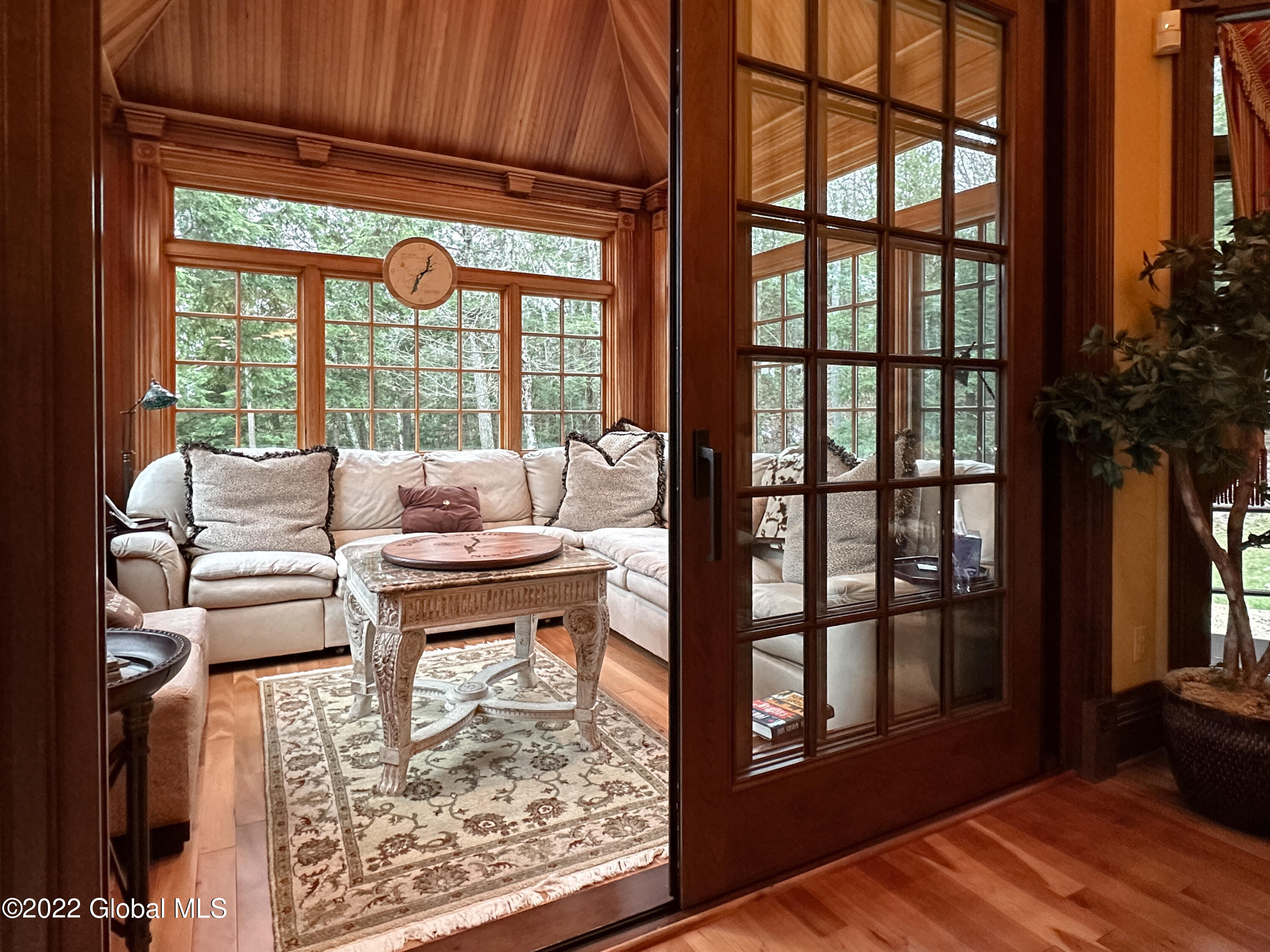 5952 Lake Shore Drive