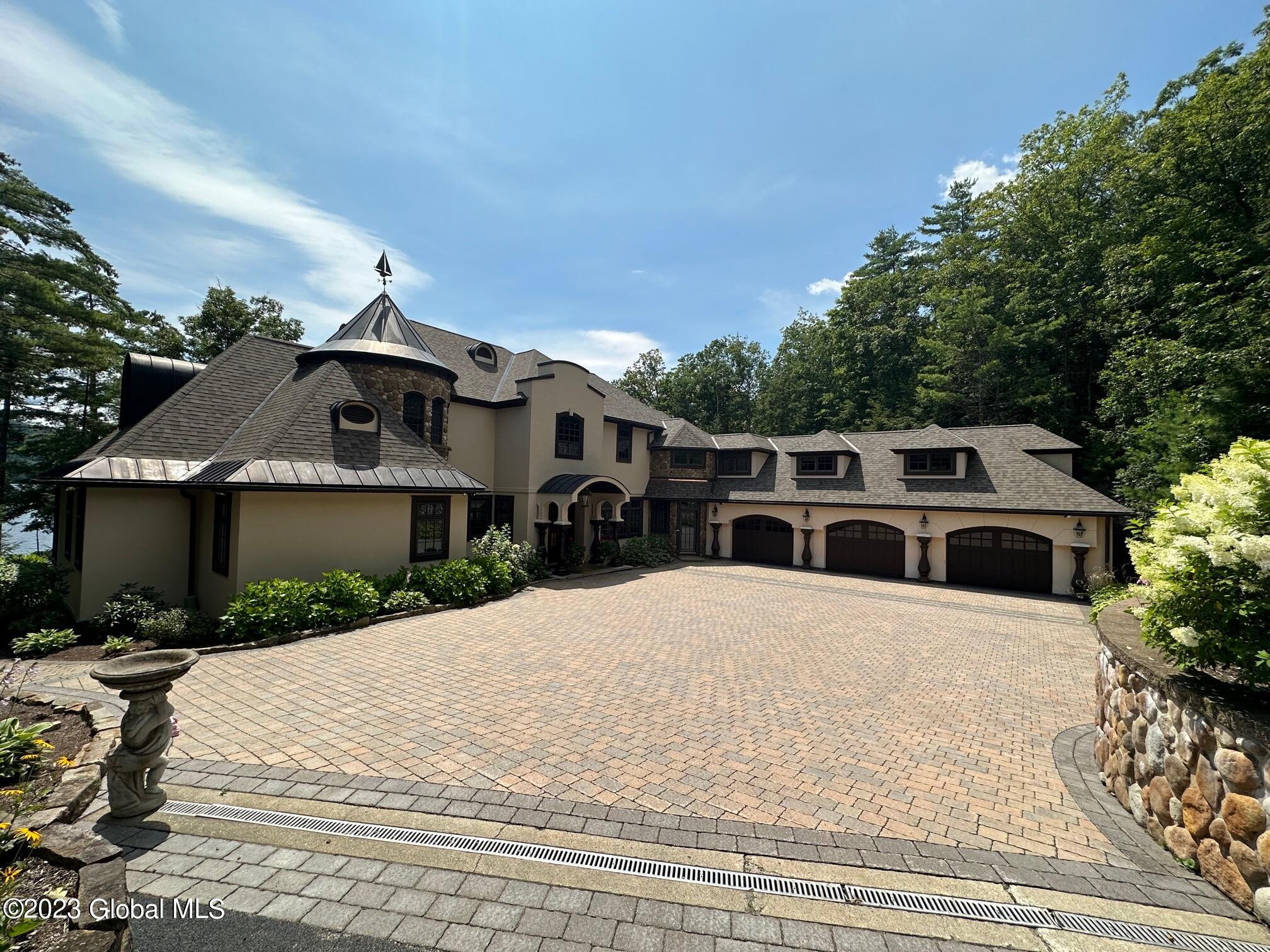 5952 Lake Shore Drive