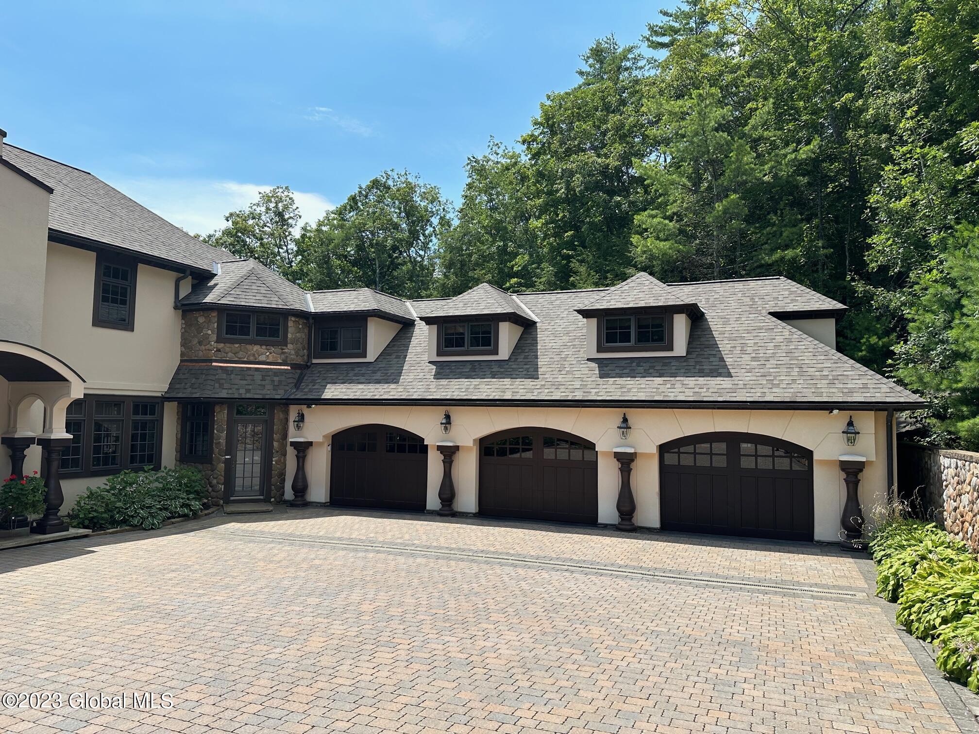 5952 Lake Shore Drive