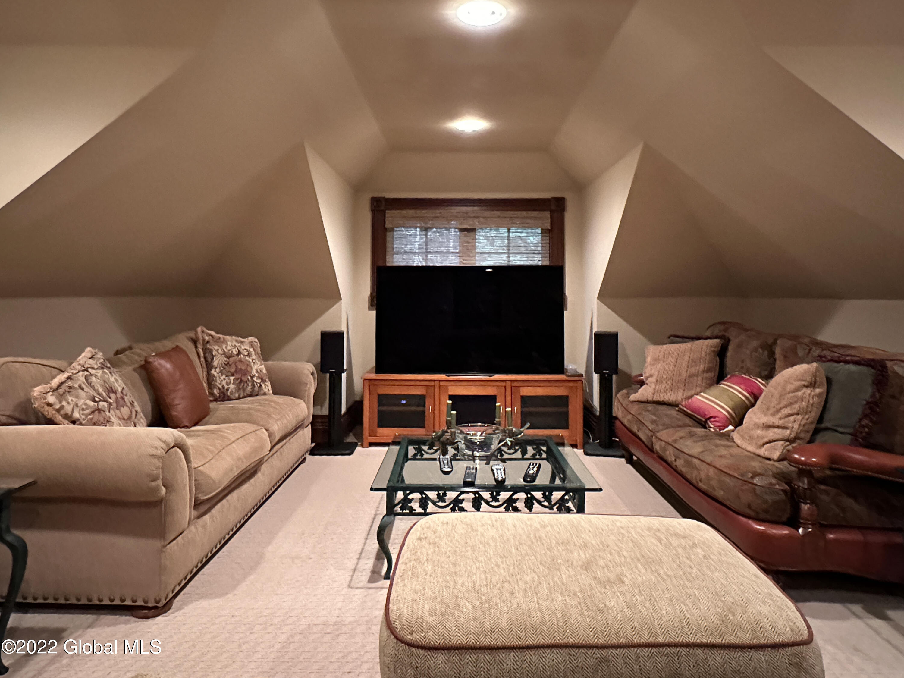 5952 Lake Shore Drive