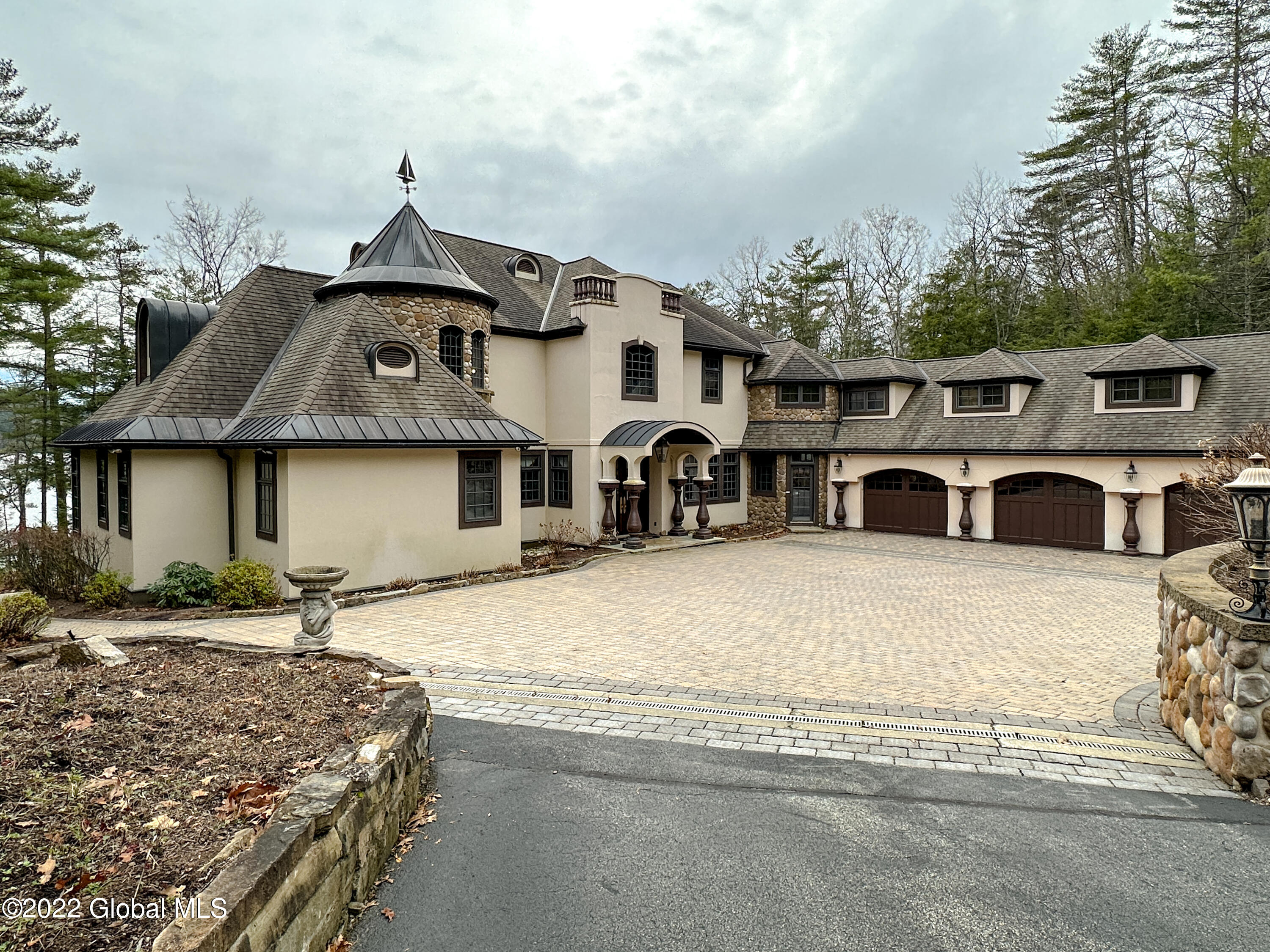 5952 Lake Shore Drive
