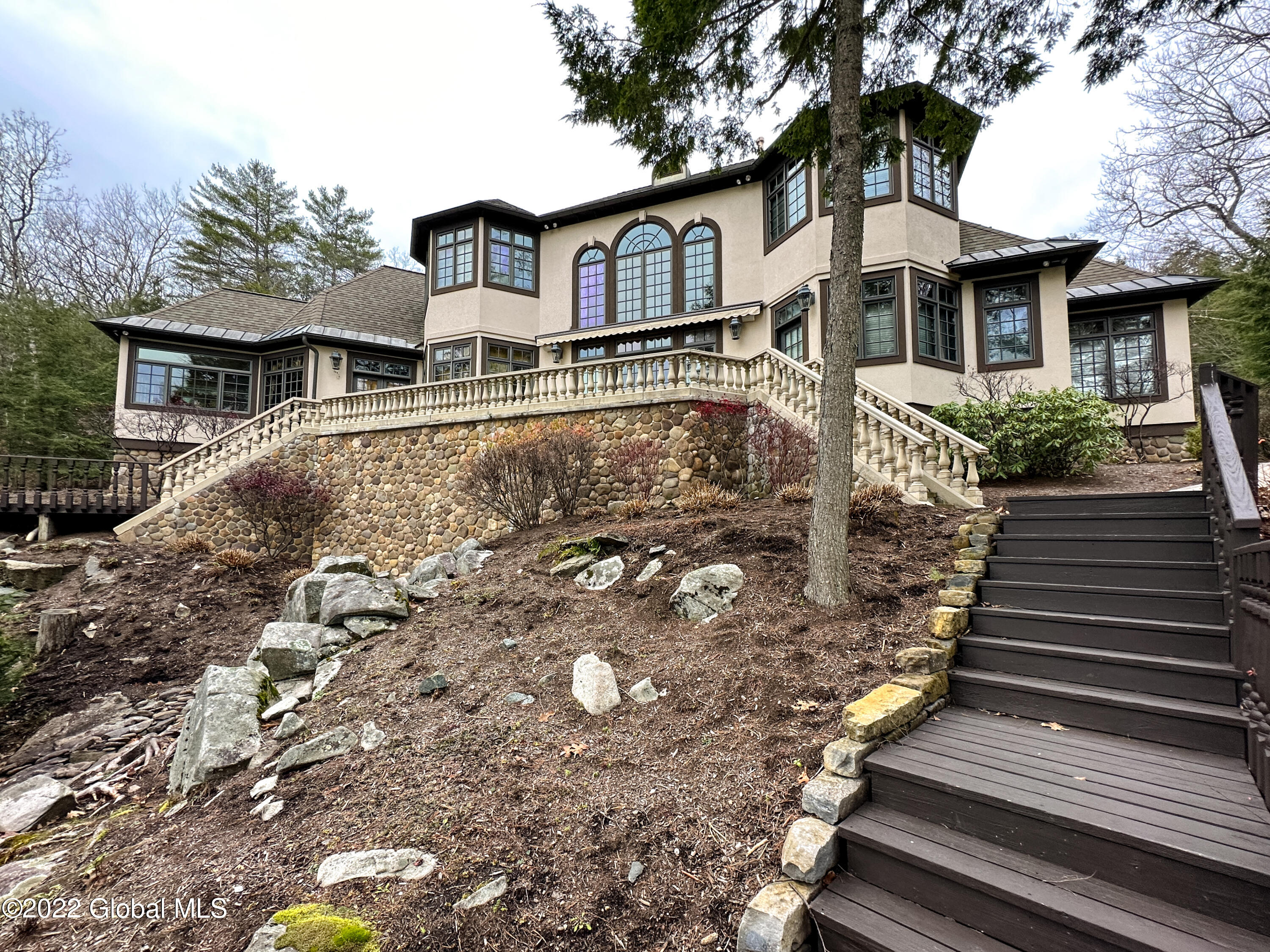 5952 Lake Shore Drive