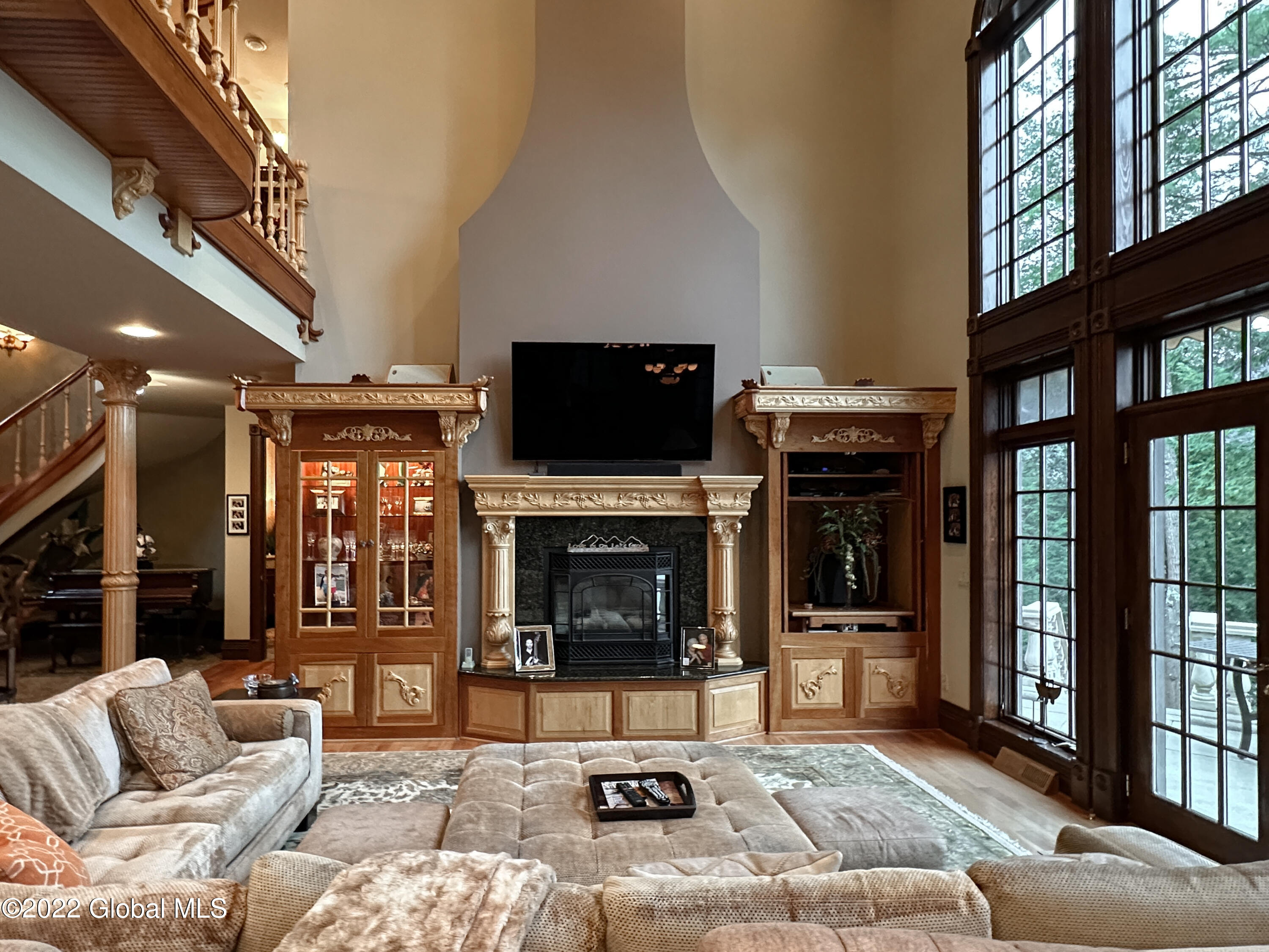 5952 Lake Shore Drive
