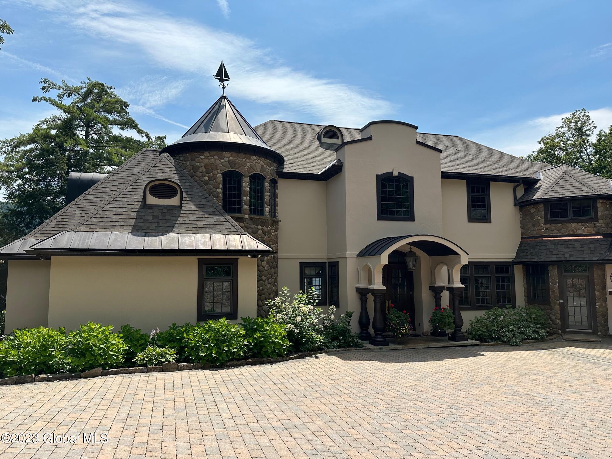5952 Lake Shore Drive