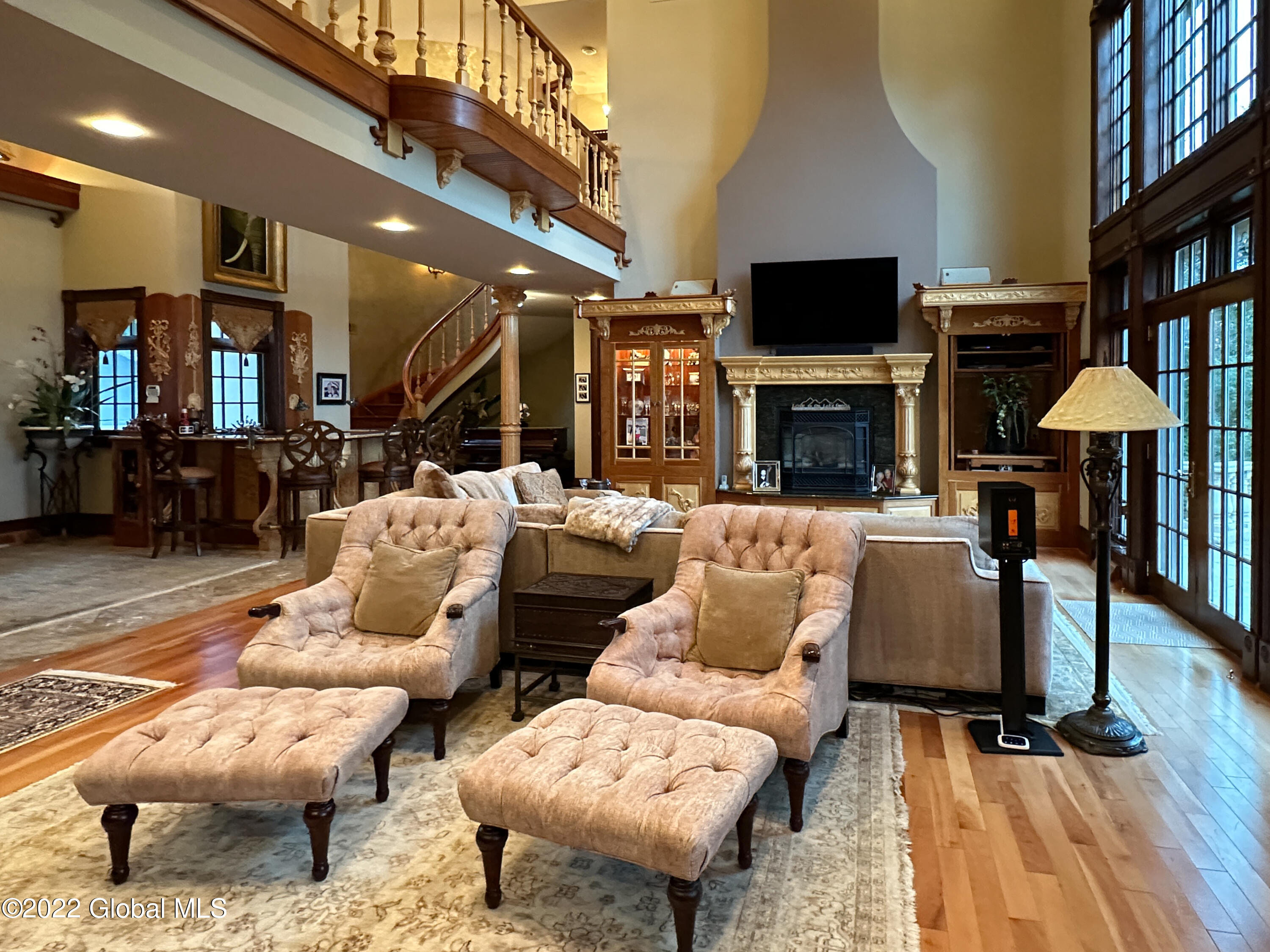 5952 Lake Shore Drive