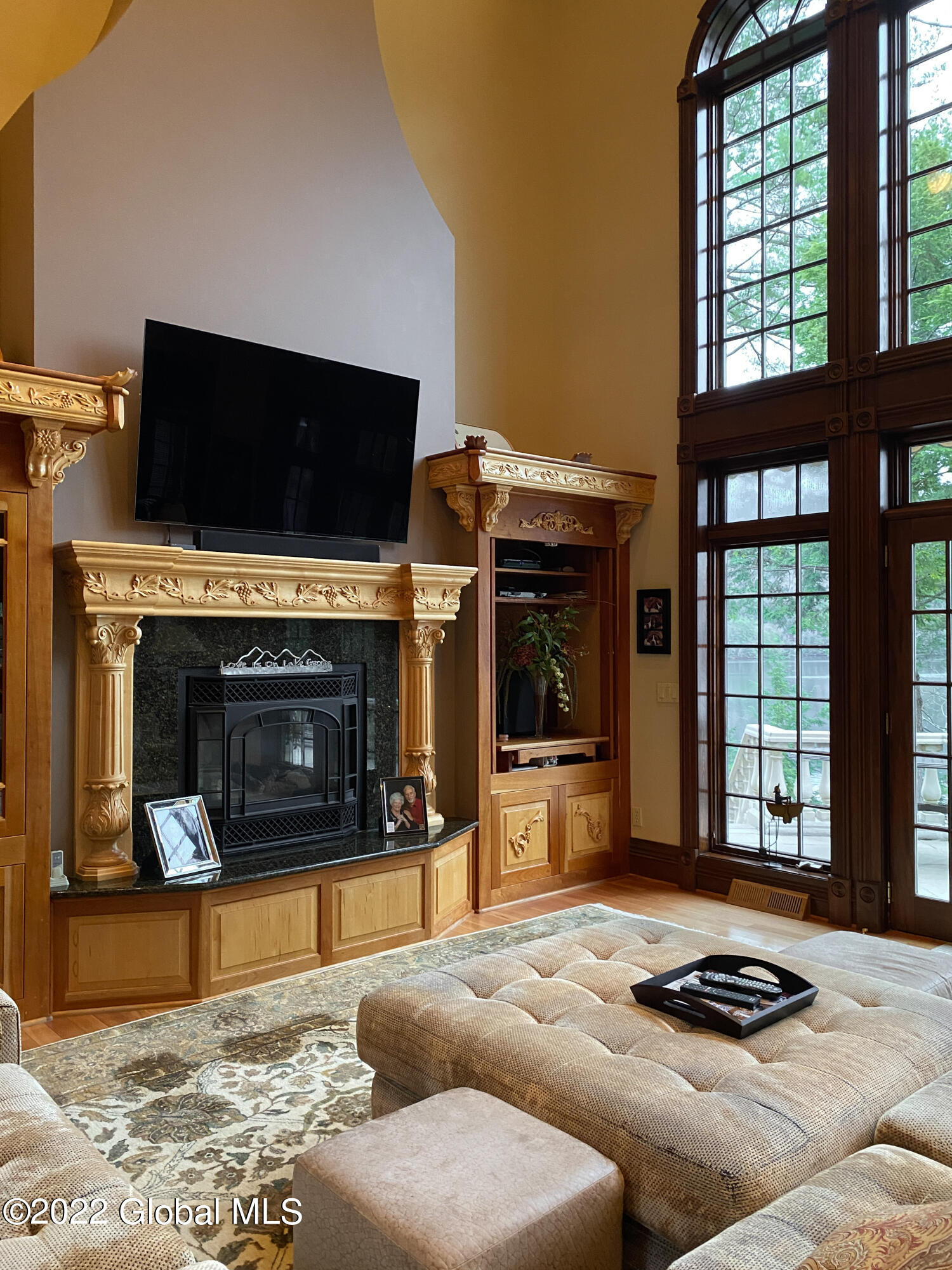 5952 Lake Shore Drive