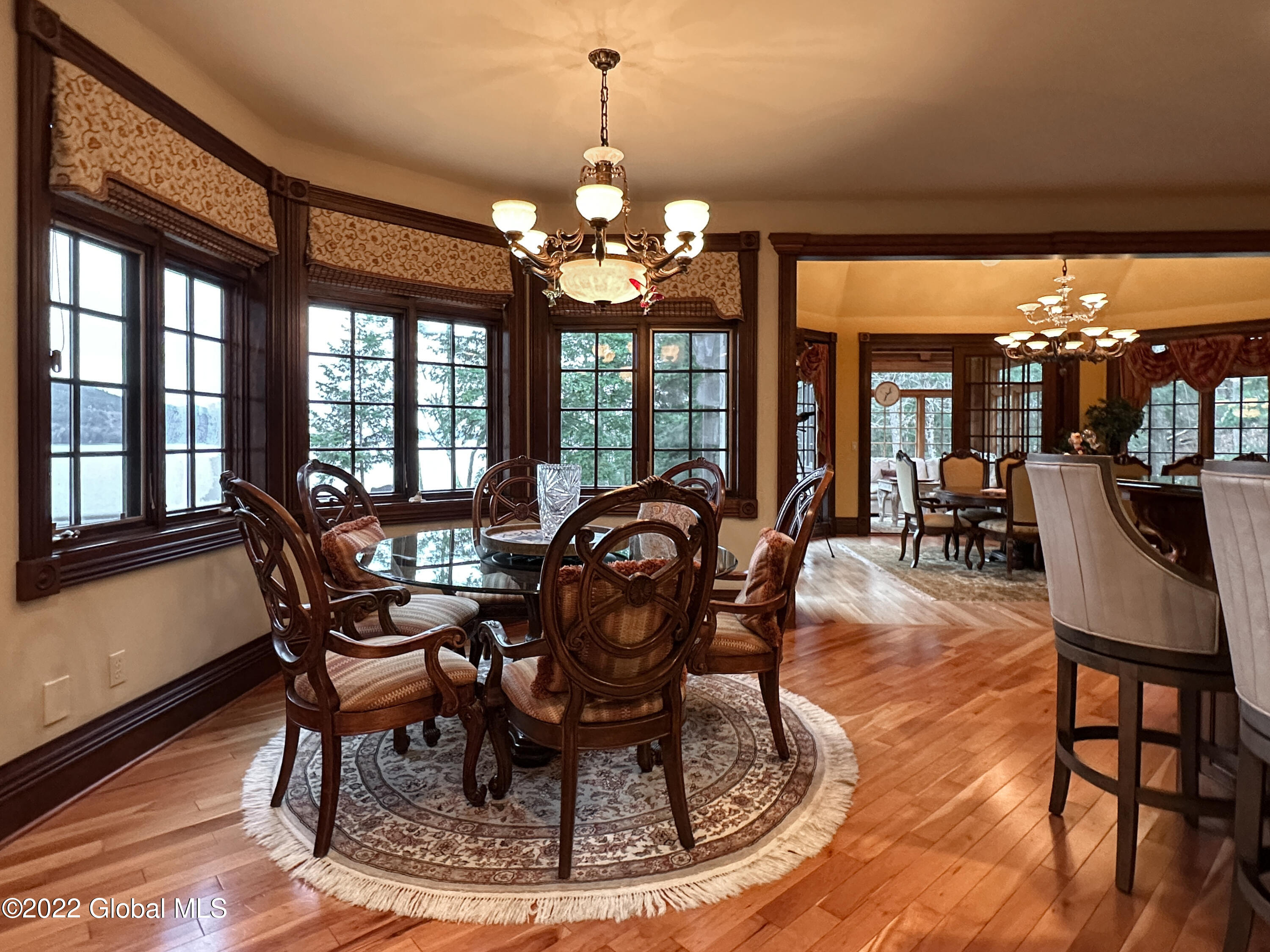 5952 Lake Shore Drive