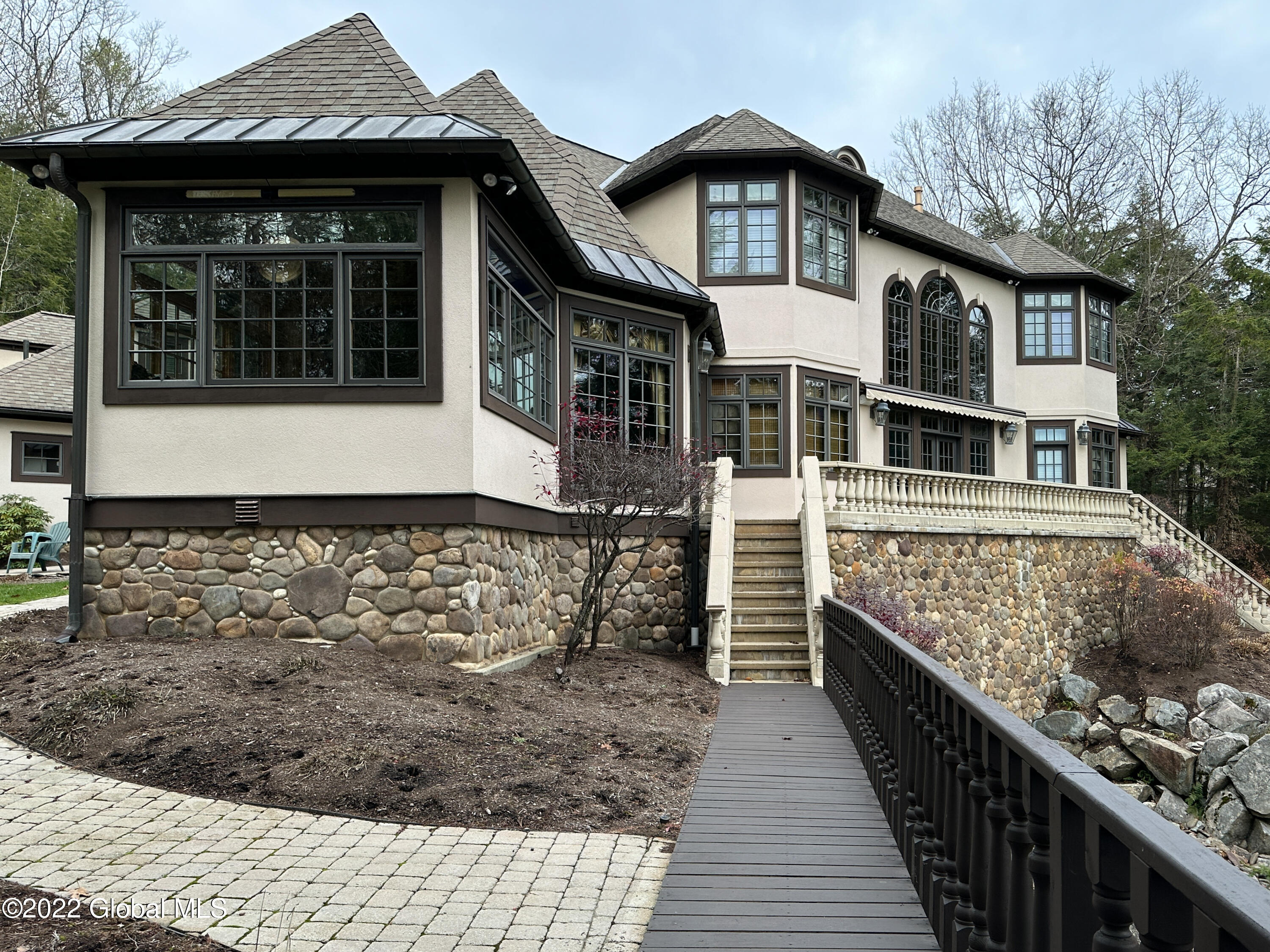 5952 Lake Shore Drive