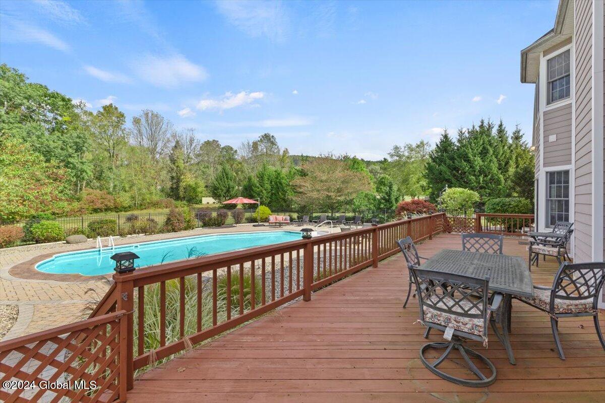 18 Oak Valley Way