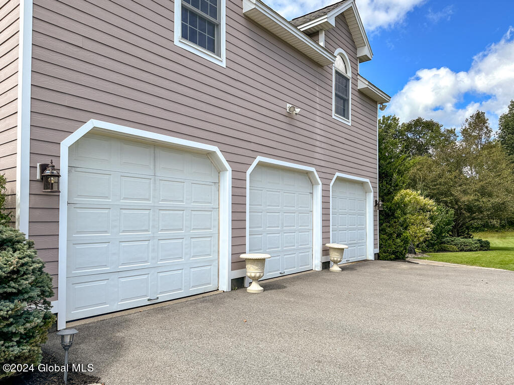 18 Oak Valley Way