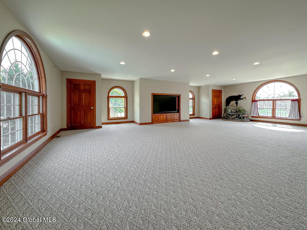 18 Oak Valley Way