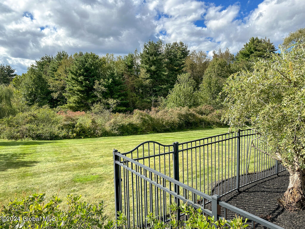 18 Oak Valley Way