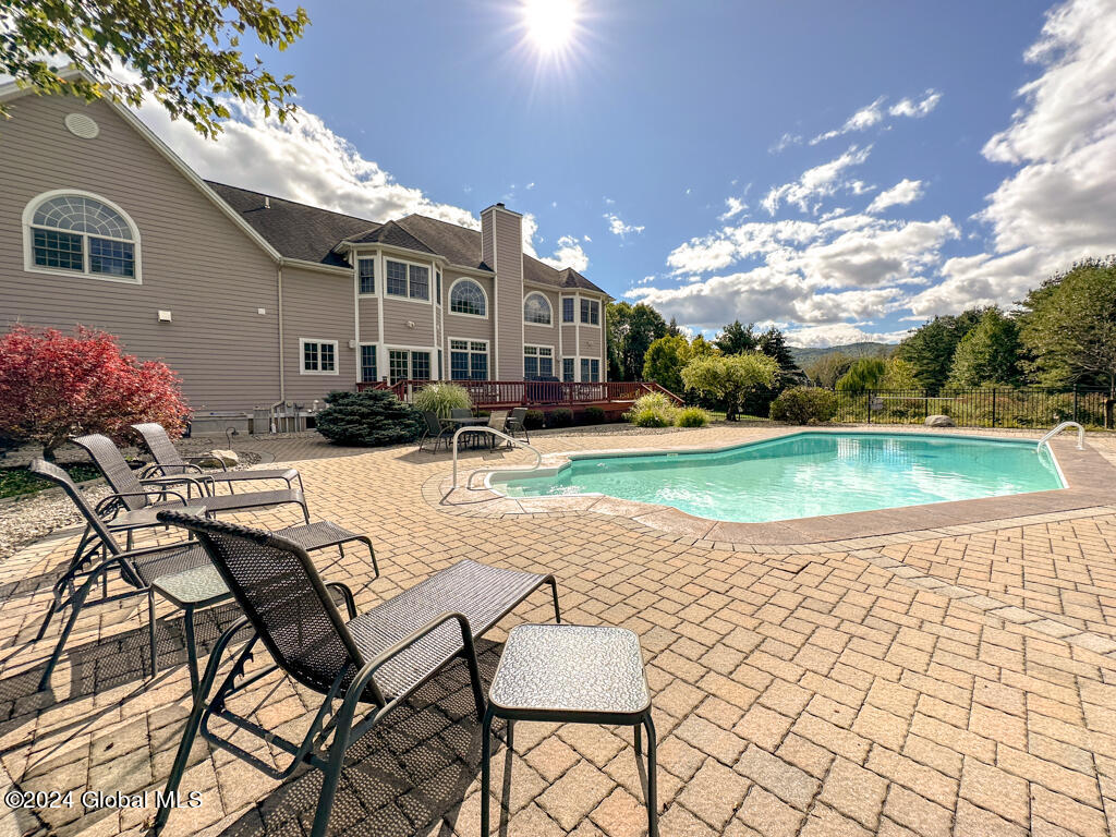 18 Oak Valley Way